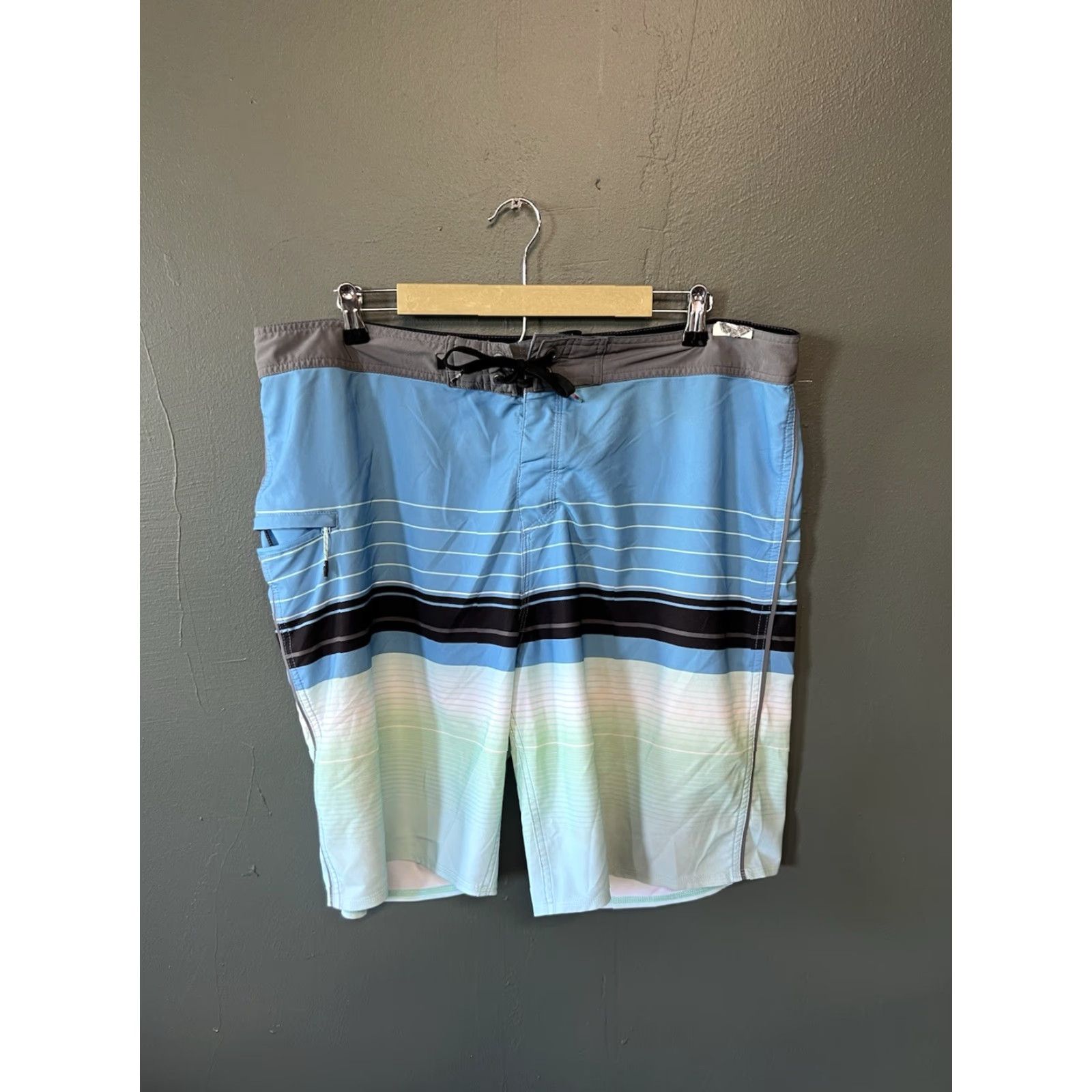 Quiksilver Quiksilver Board Shorts Mens Blue Striped 40 Size 40 Swim Bottom Regular Pattern Striped Color Blue Size US 40 / EU 56 - 2 Thumbnail