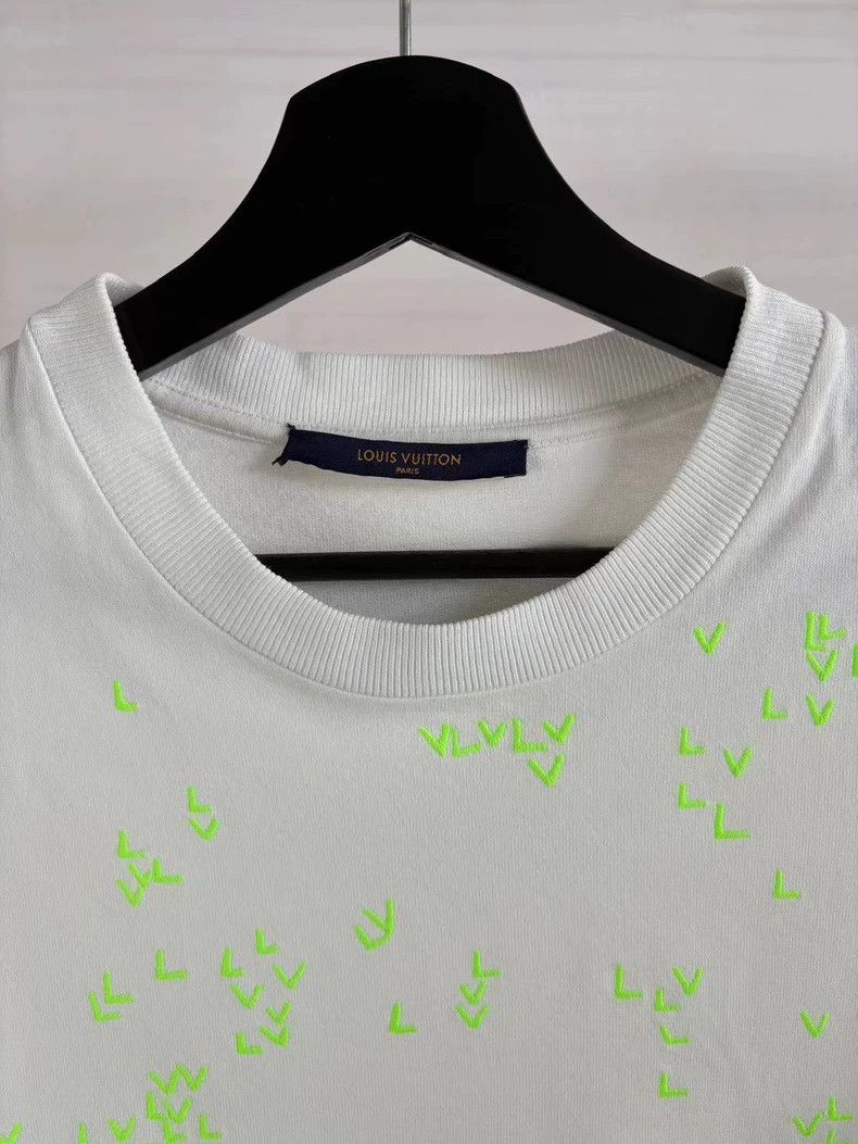 Louis Vuitton Louis Vuitton White and green small plane embroidered logi Size US S / EU 44-46 / 1 - 4 Thumbnail