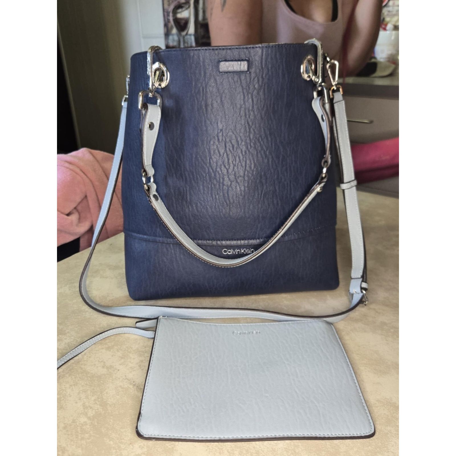 Calvin Klein Calvin Klein blue reversable leather tote matching pouch Size ONE SIZE - 3 Thumbnail