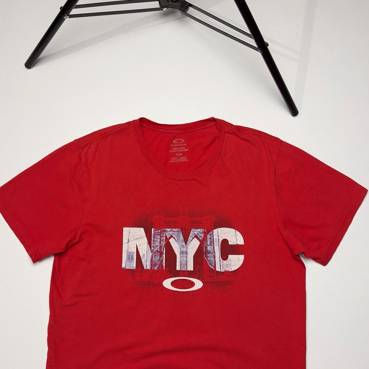 Oakley Oakley NYC New York City Cityscape Graphic Logo Tee Red Size US M / EU 48-50 / 2 - 2 Thumbnail