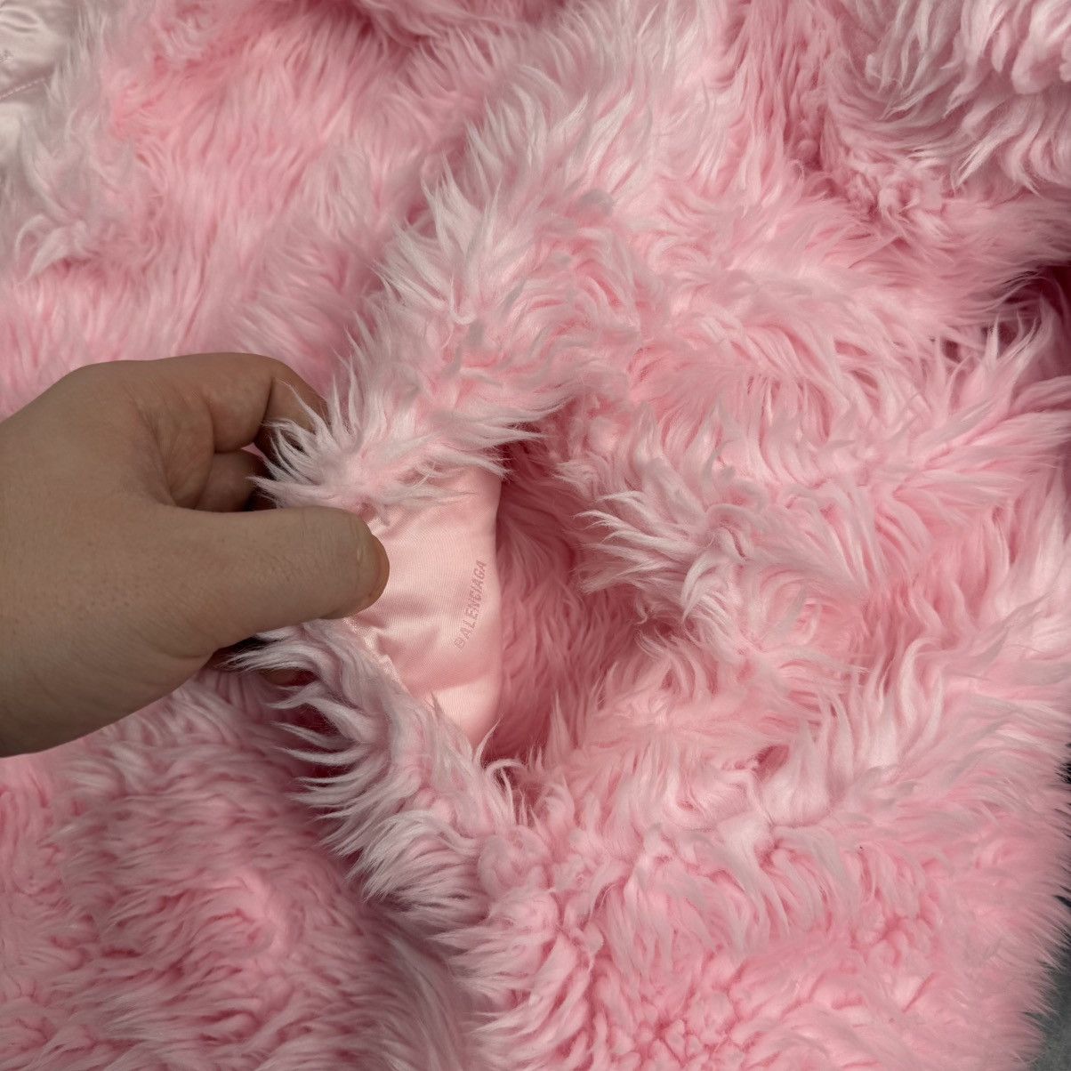 Balenciaga Balenciaga F/W20 Faux Fur Oversized ʼPink’ Coat Retail 3000$ Size S / US 4 / IT 40 - 6 Thumbnail