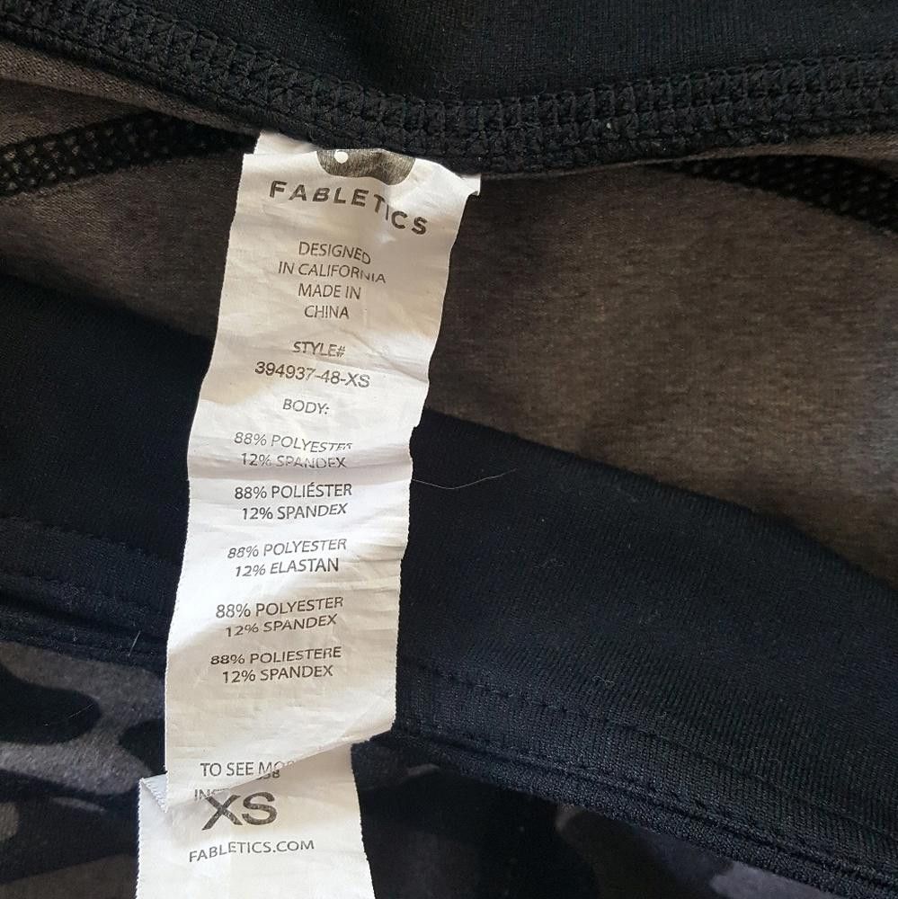 Fabletics Grey Black Camo Fabletics Fitted Athletic Capri Size 26" / US 2 / IT 38 - 3 Thumbnail
