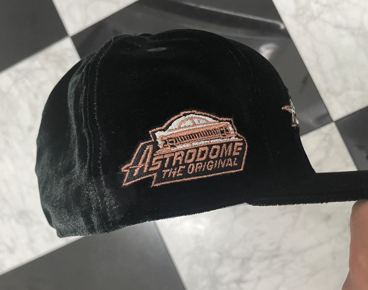 New Era 🔥Exclusive Velvet Astros hat 7 I also have other sizes Size ONE SIZE - 3 Thumbnail