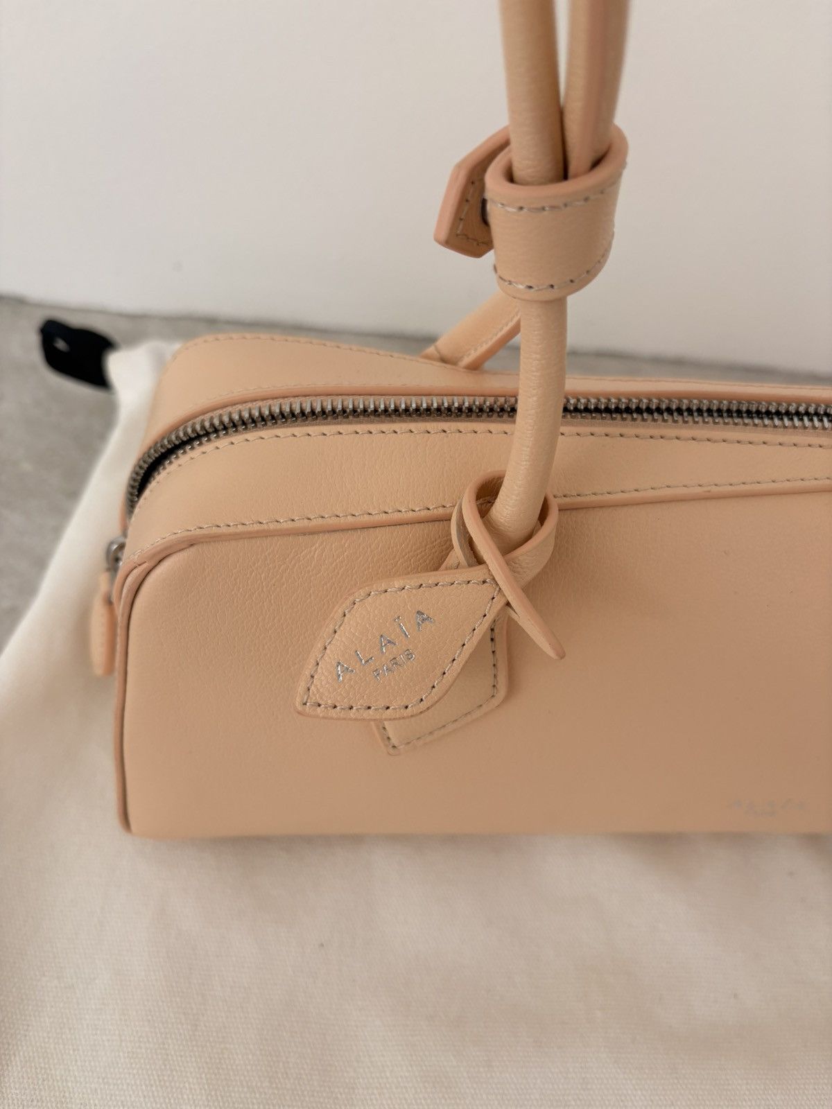 Alaia LE TECKEL MEDIUM BAG IN GOATSKIN - NUDE Size ONE SIZE - 5 Thumbnail