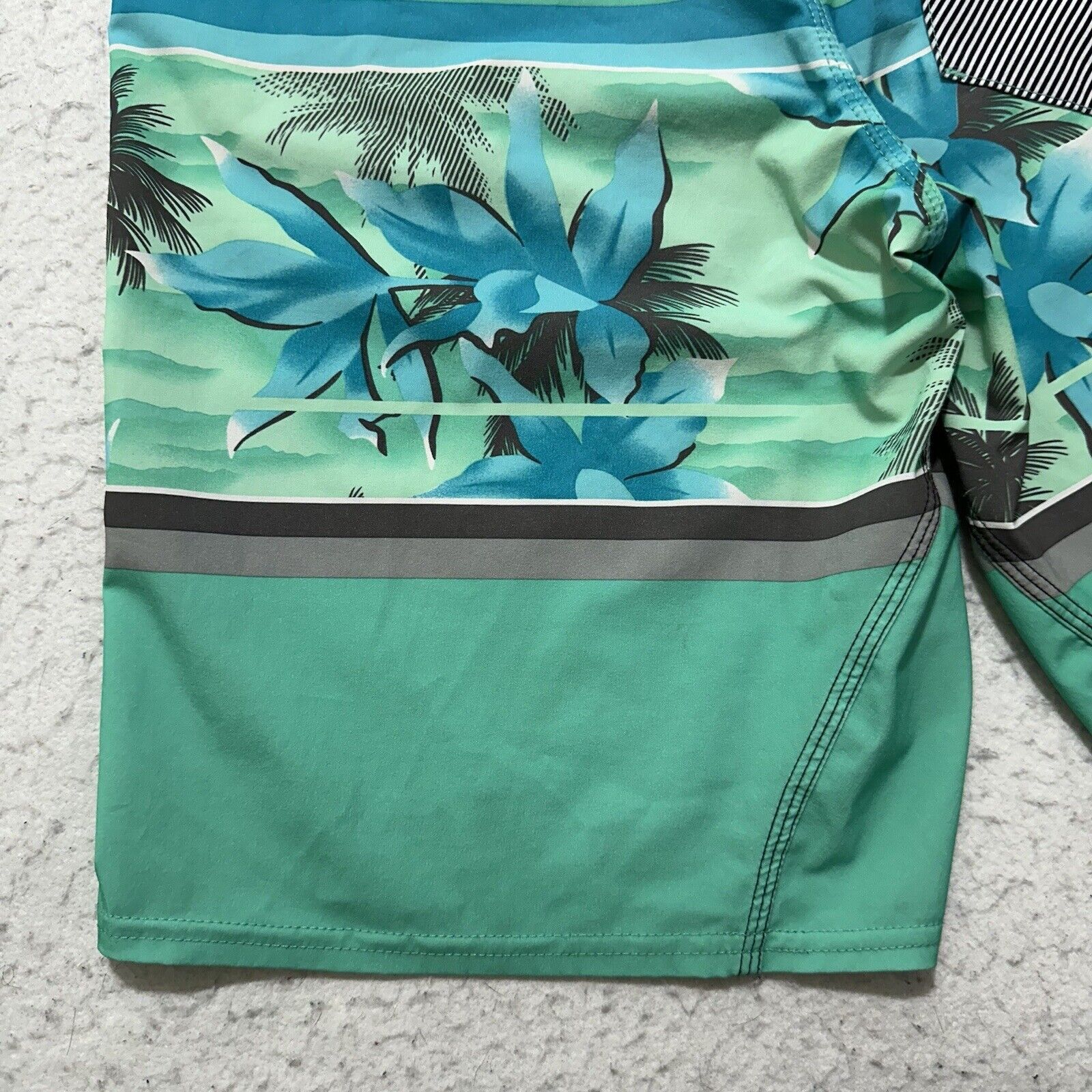 Billabong Billabong Platinum 28 Mint Green Palm Tree Swim Trunks Size US 28 / EU 44 - 12 Thumbnail