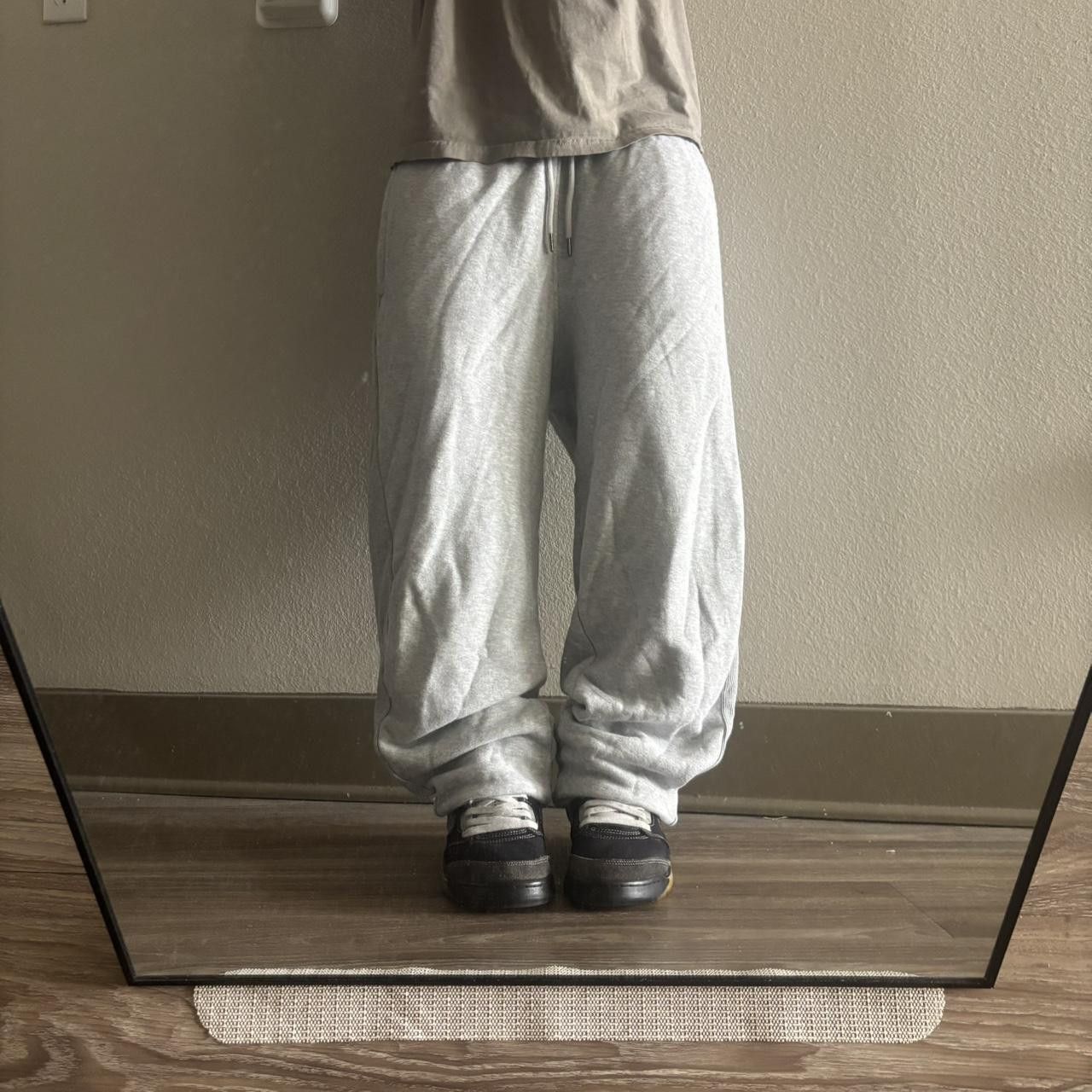 Vintage Crazy Vintage Y2K/2000s Baggy Light Grey Skater Essential Sweatpants! Fits M Size US 34 / EU 50 - 1 Thumbnail