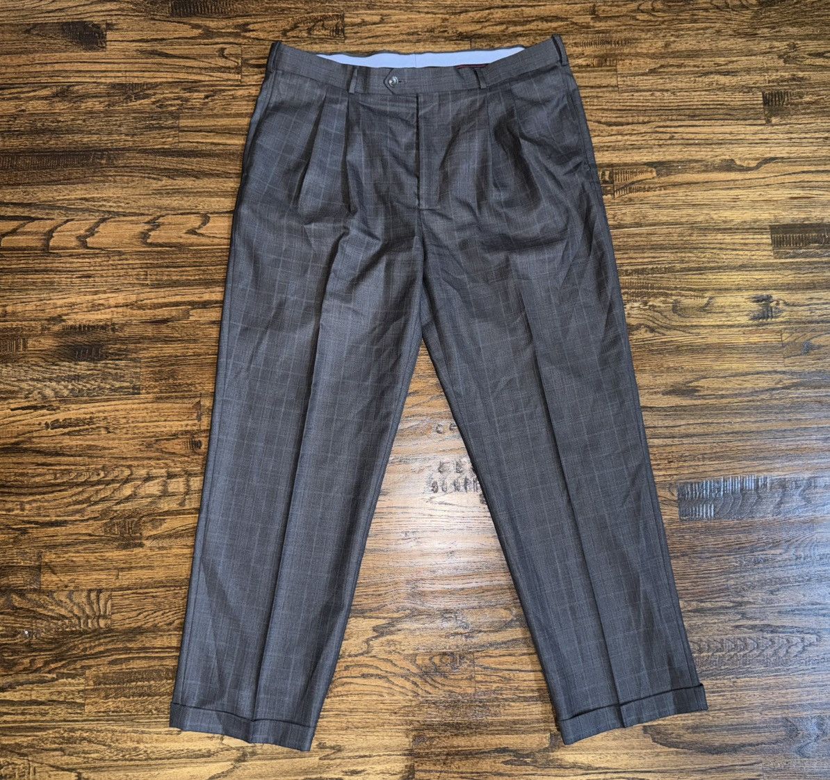 Roundtree & Yorke Roundtree & Yorke Pleated Dress Pant 38x30 Grey Plaid Travel Size US 38 / EU 54 - 2 Thumbnail