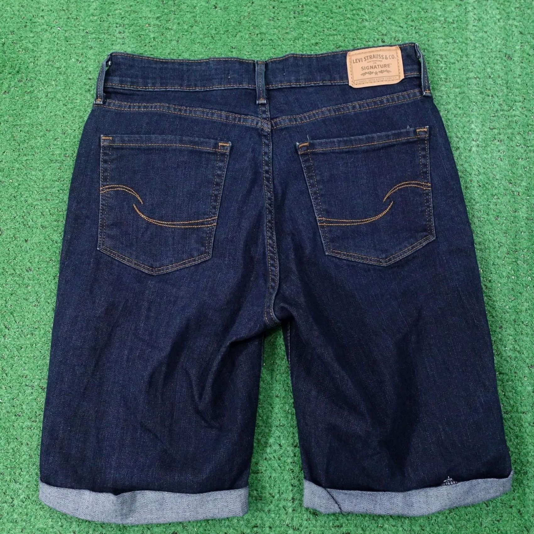 Vintage Levi Strauss Signature Bermuda Shorts Womens Size 4 Blue Denim 28 Waist 9 Inseam Size 27" / US 4 / IT 40 - 3 Thumbnail