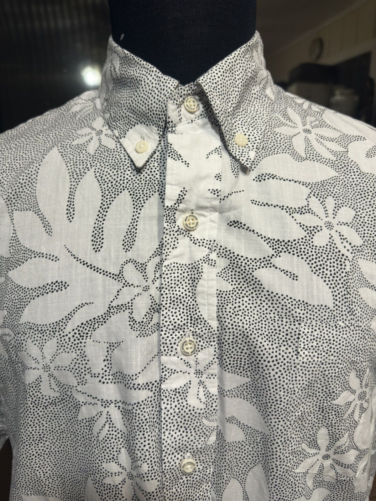 Reyn Spooner PreOwned Reyn Spooner Classic White Hawaiian Print Men's M Size US M / EU 48-50 / 2 - 3 Thumbnail
