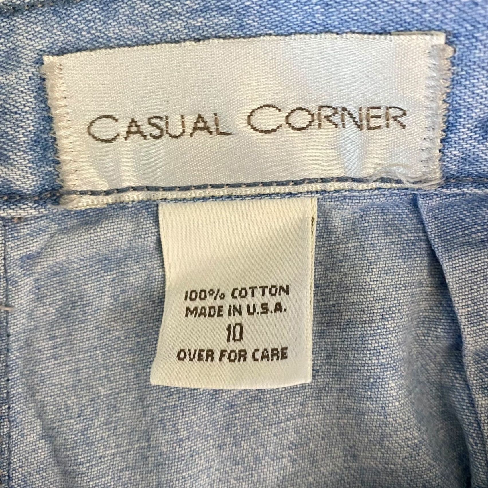 Vintage VINTAGE Casual Corner Denim Shorts Women High Waist 10 Blue 90s Mom Butt Pleated Front 100% Cotton USA Women Size 32" / US 10 / IT 46 - 7 Thumbnail
