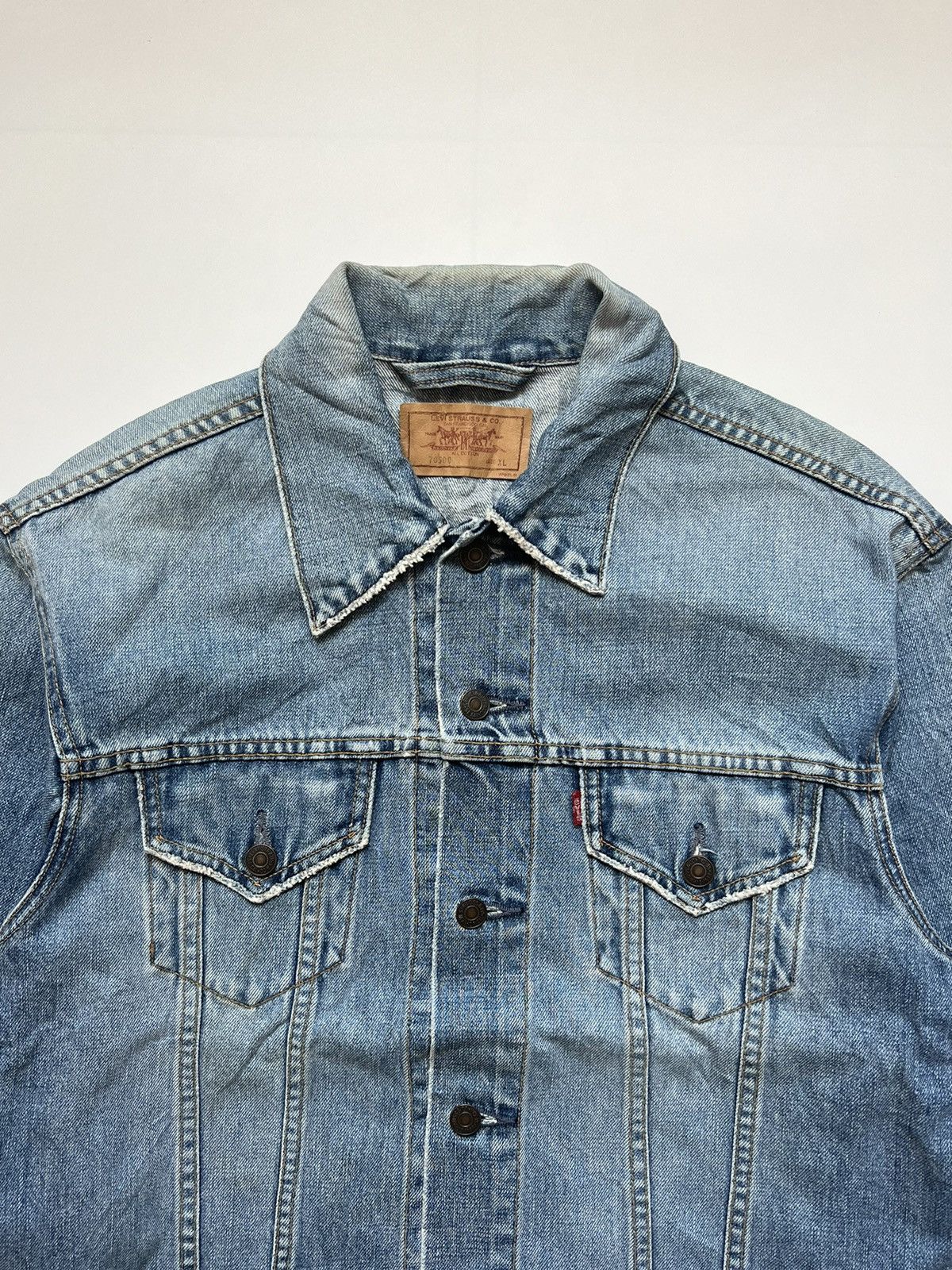 Levi's Vintage Clothing Vintage 1997 Levi's 70500 Japanese Distressed Denim Jacket Size US L / EU 52-54 / 3 - 6 Thumbnail