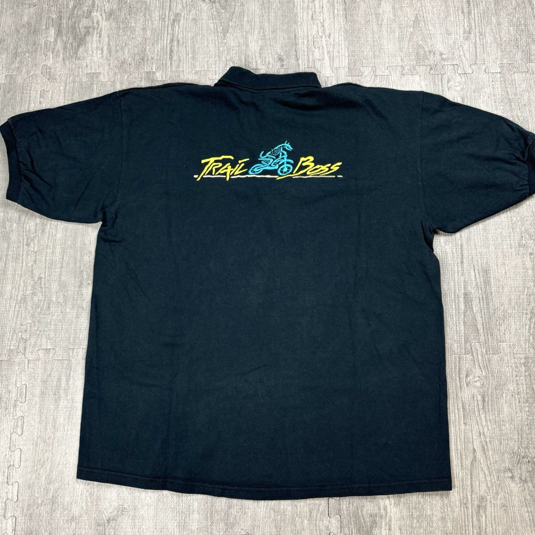 Anvil VTG TRAIL BOSS MOUNTAIN BIKING SHIRT USA Button-Down Polo 2XL Black Mens Organic Cotton Knit Embroidered Logo 90s 80s Vintage USA Theme Size US XXL / EU 58 / 5 - 6 Thumbnail