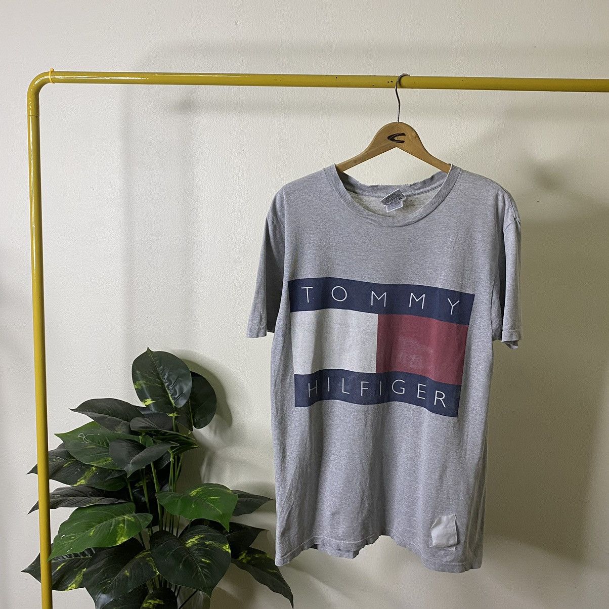 Tommy Hilfiger × Vintage Vintage 1990s Tommy Hilfiger Big Flag Tee Size US M / EU 48-50 / 2 - 1 Thumbnail