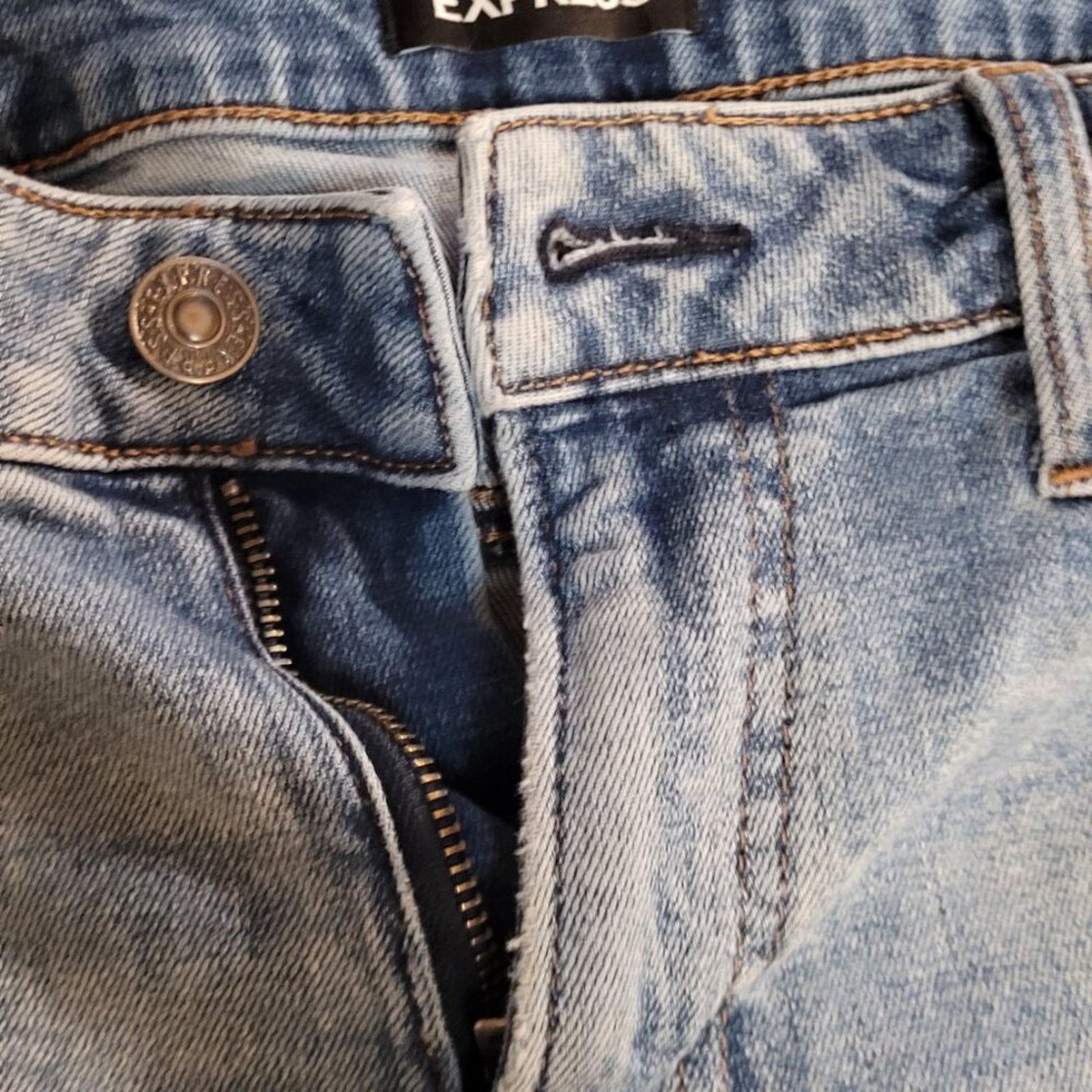 Express Express Skinny Distressed Light Wash Jeans 32x30 Size US 32 / EU 48 - 2 Thumbnail