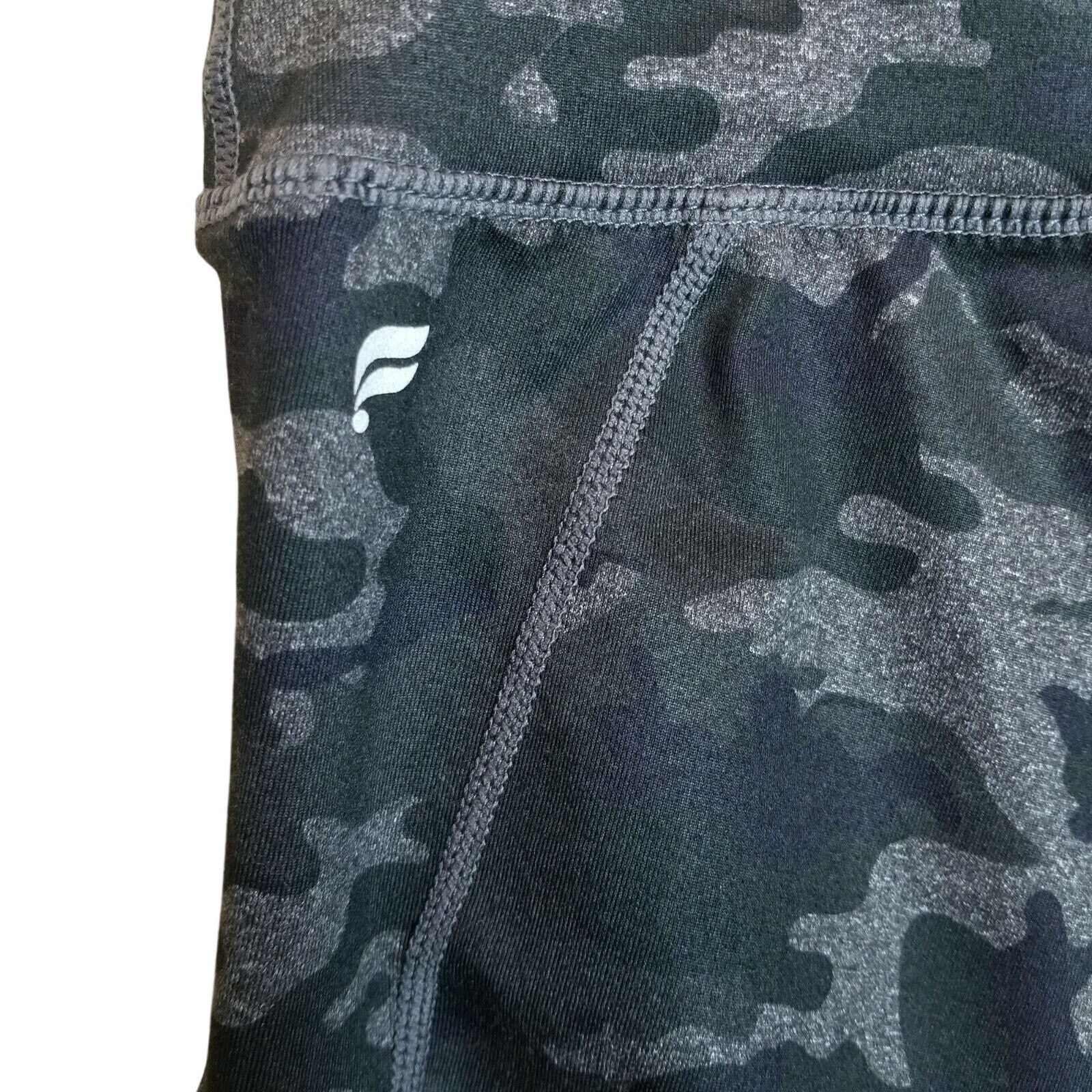 Fabletics Fabletics Womens Camo Crop Leggings Size M Stretch Yoga Size 28" / US 6 / IT 42 - 8 Thumbnail