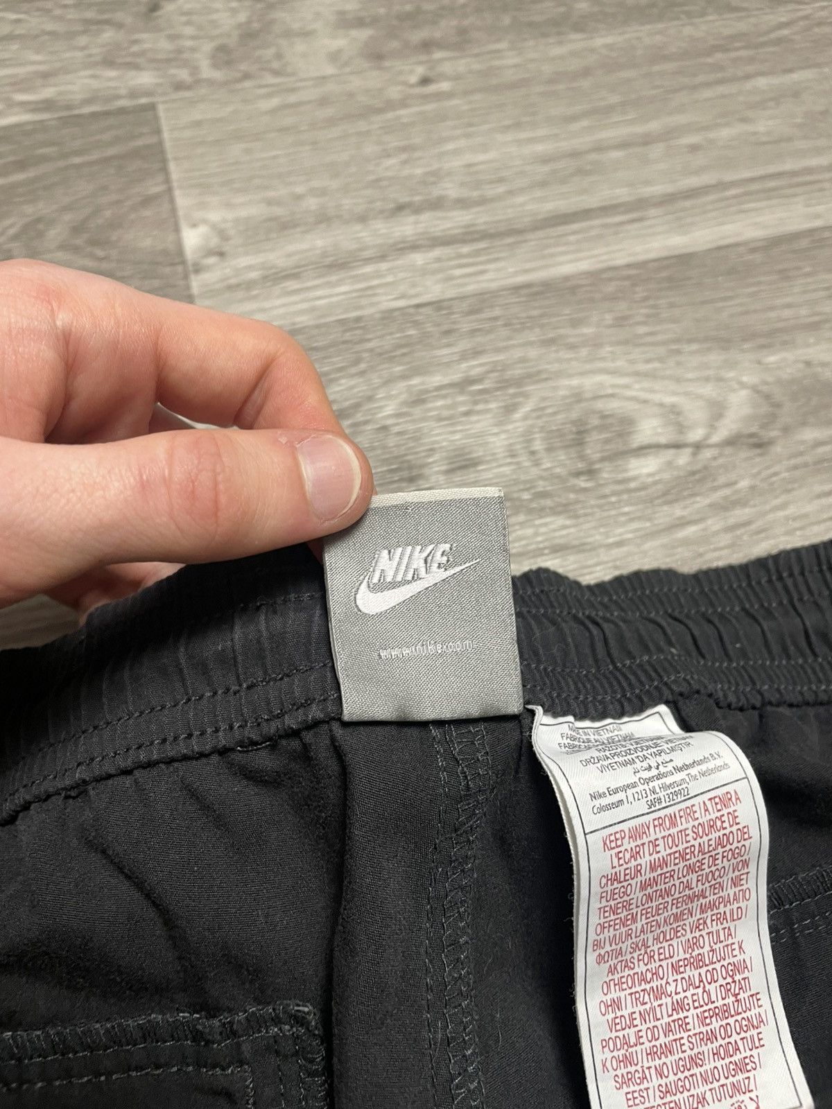 Nike Vintage Nike Black Cargo Parachute Pants Y2K Streetwear Size US 32 / EU 48 - 14 Thumbnail