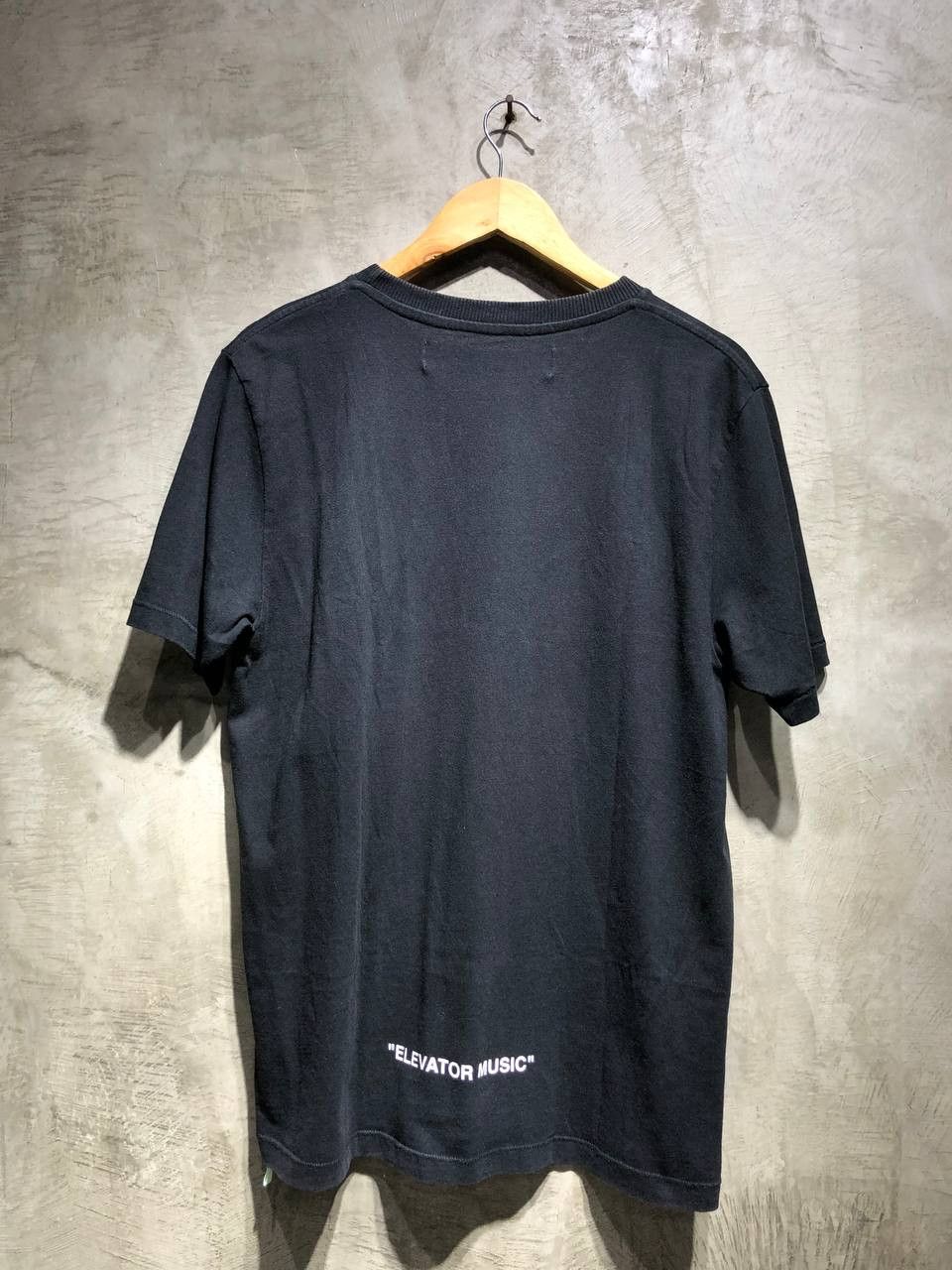 Off-White Off-white Black byredo elevator music tee Size US M / EU 48-50 / 2 - 4 Thumbnail