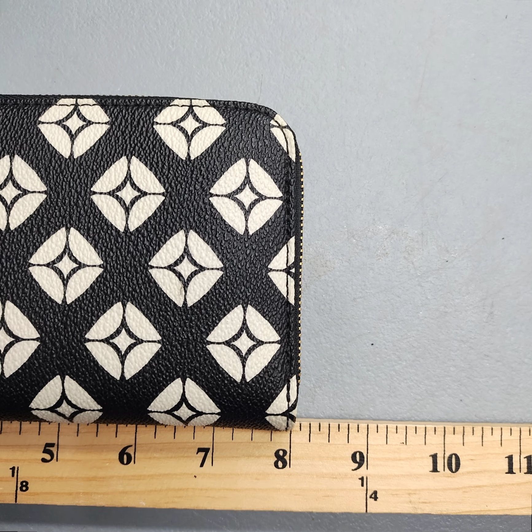 Fossil Fossil Wallet Geometric Print Leather Zipper Closure Black & White Womens Size ONE SIZE - 5 Thumbnail