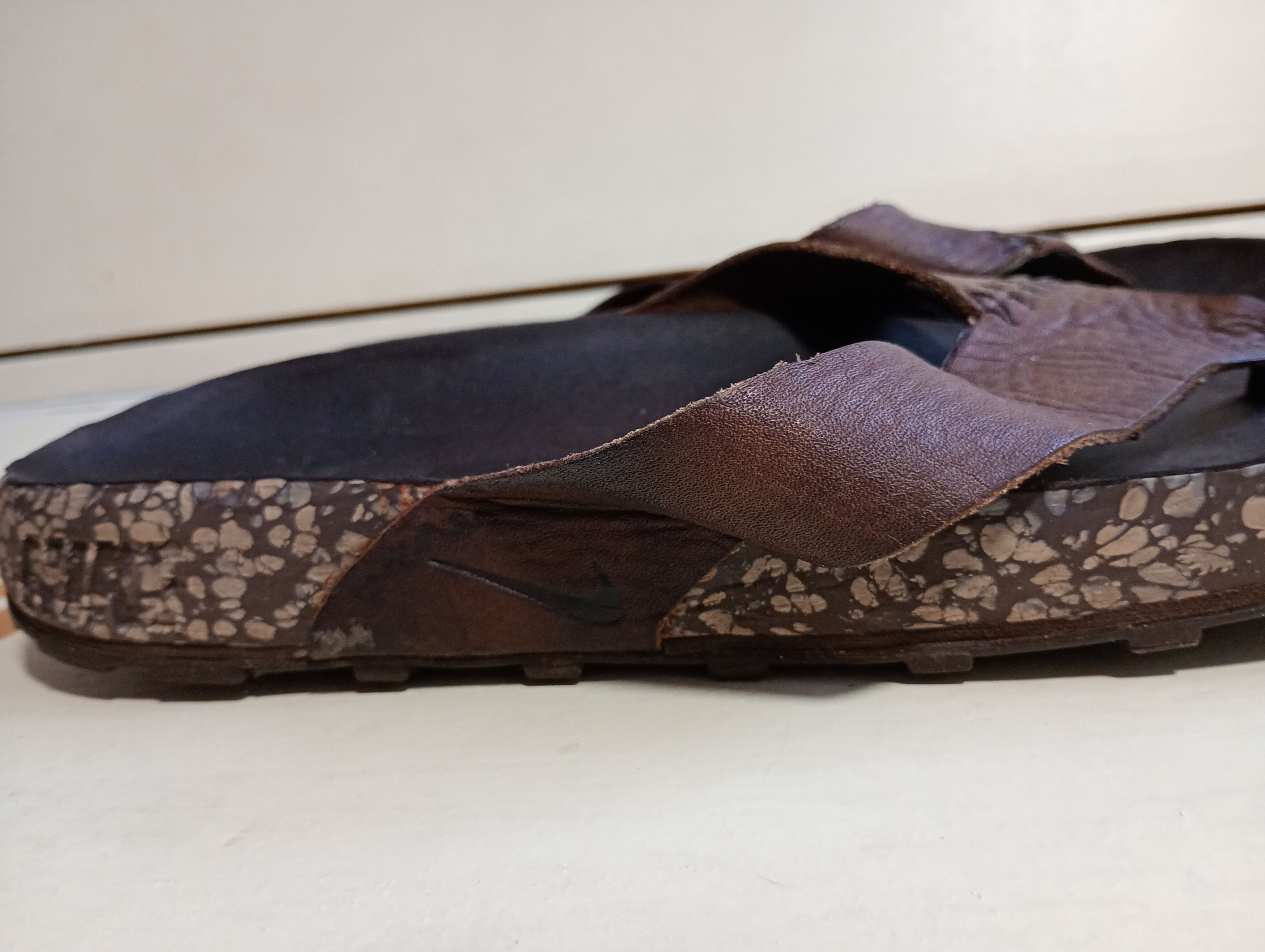 Nike ACG Nike ACG Flip Flops Leather Vintage 2007 Size US 10 / EU 43 - 8 Thumbnail