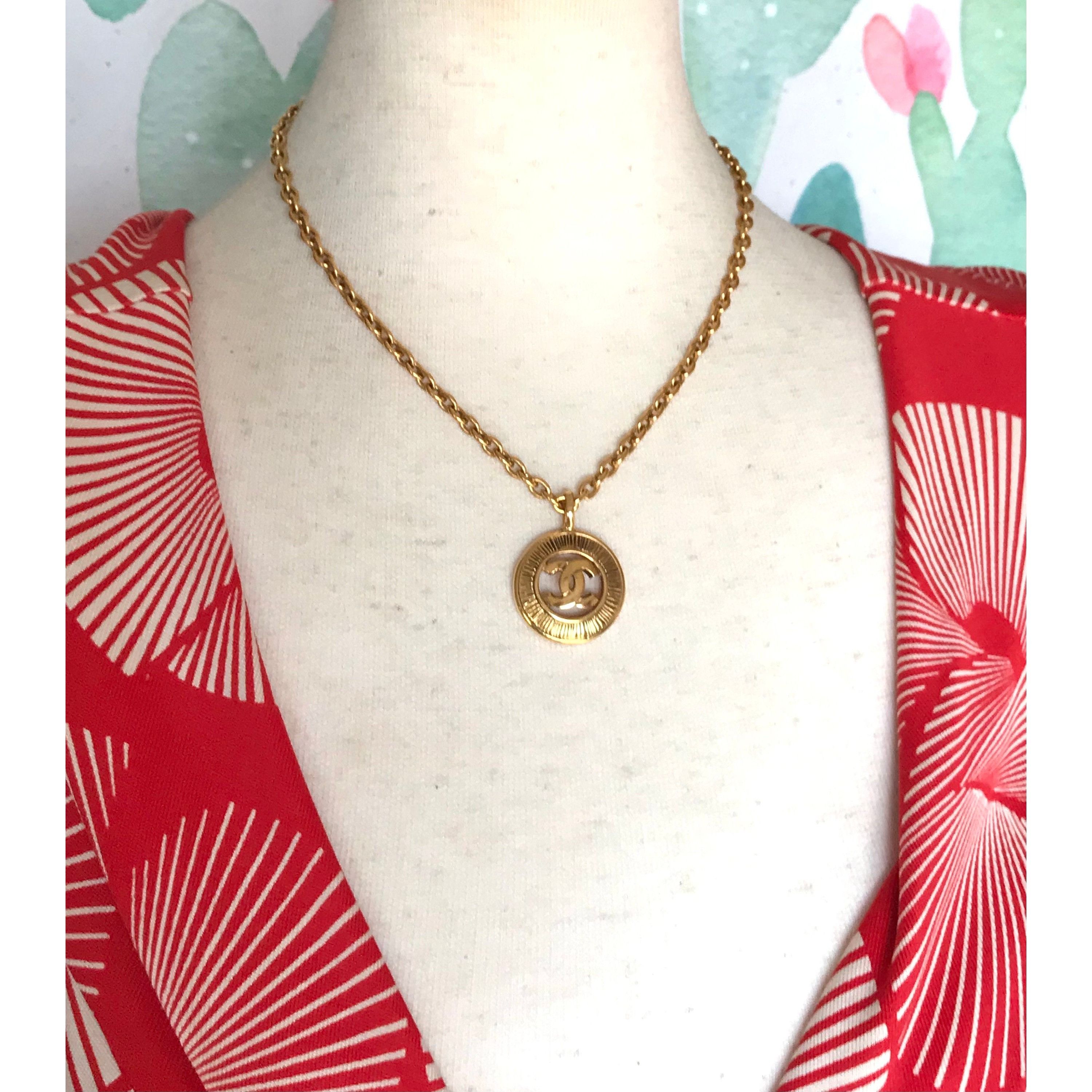 Chanel MINT. Vintage CHANEL chain necklace with a cutout cc top Size ONE SIZE - 3 Thumbnail