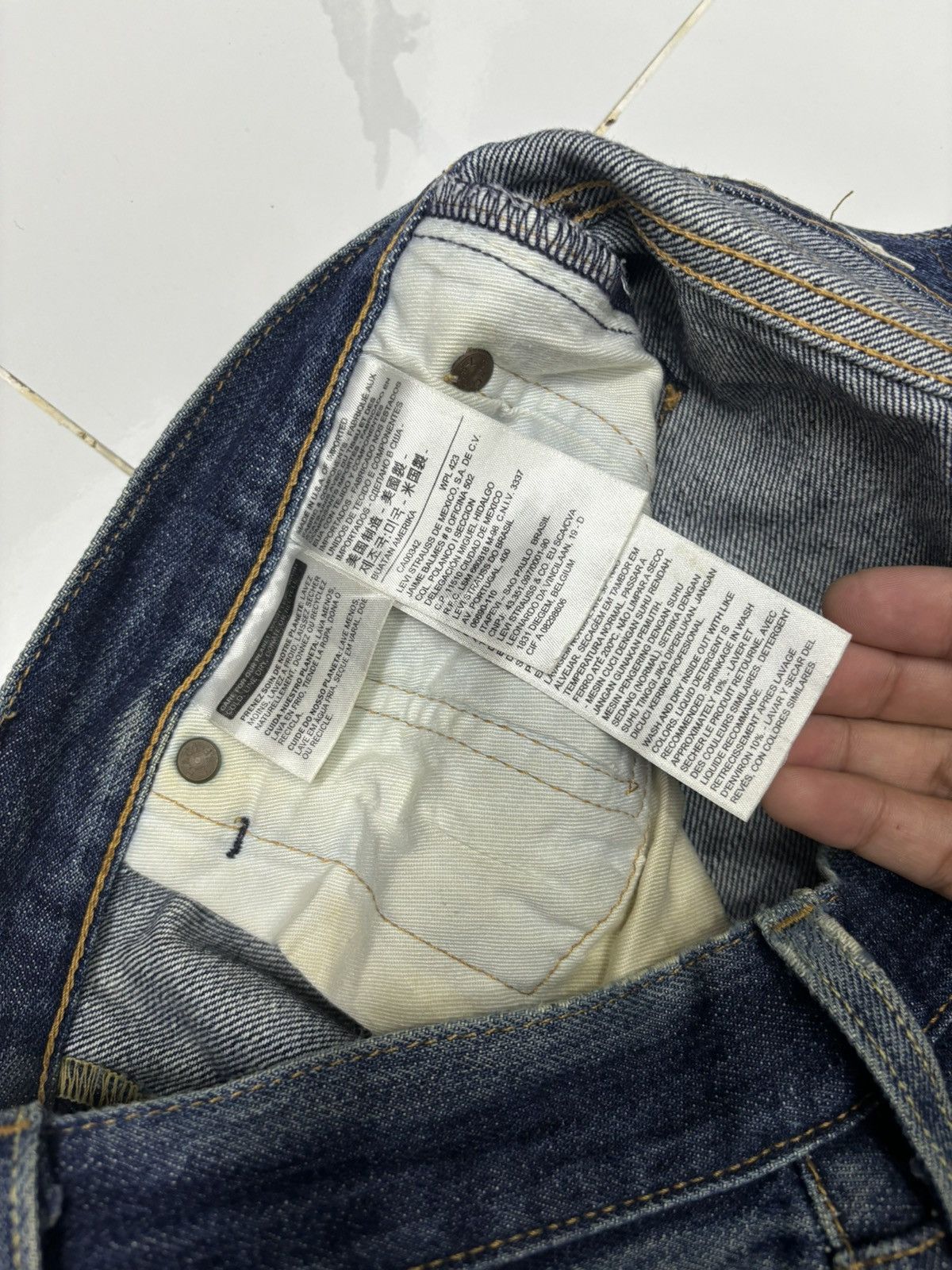 Levi's Vintage Clothing LEVIS 501 BIG E BLUE PREMIUM DISTRESSED DENIM JEANS Size US 31 - 11 Thumbnail