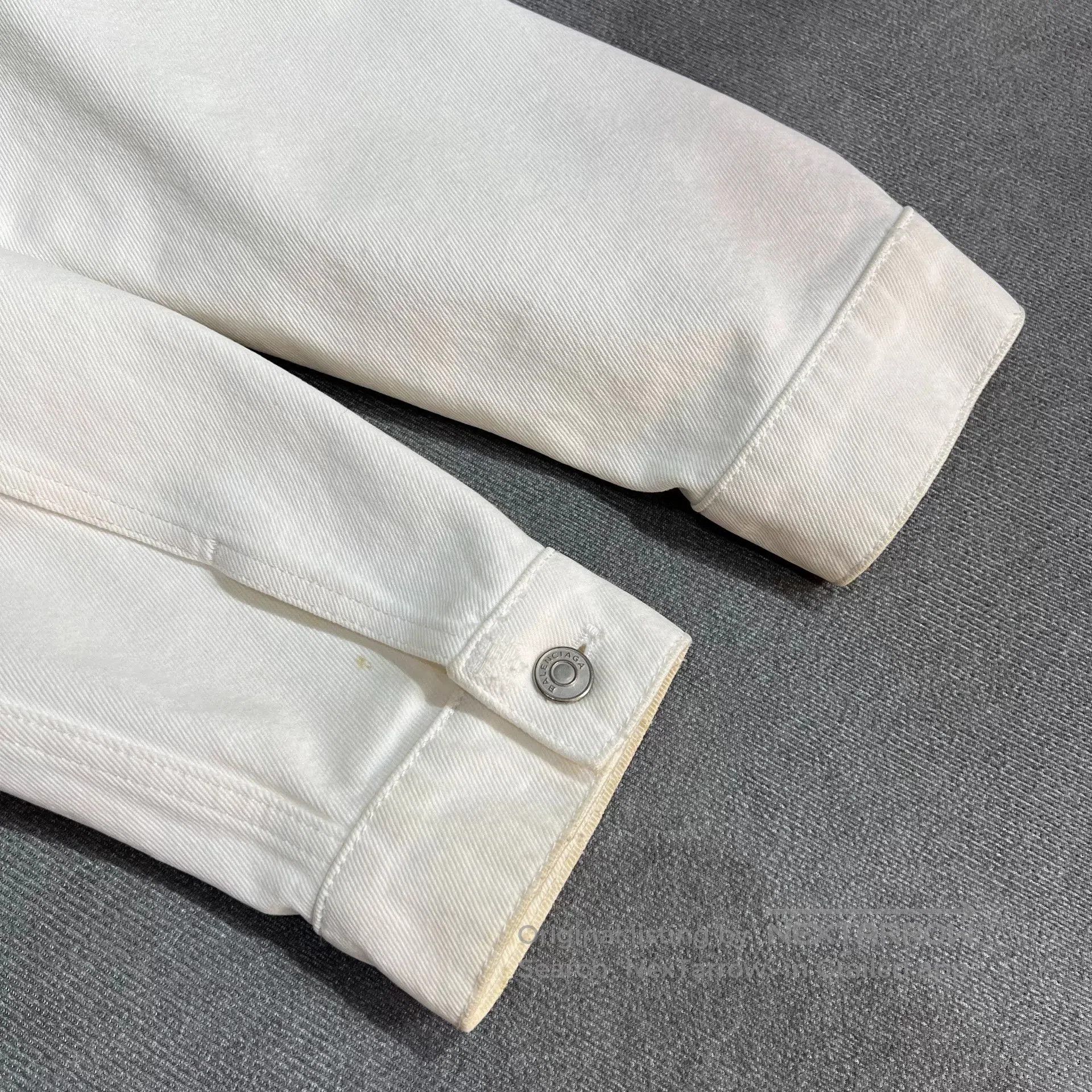 Balenciaga Balenciaga White Back Logo Denim Jacket. Size XXS / US 00 / IT 34 - 4 Thumbnail