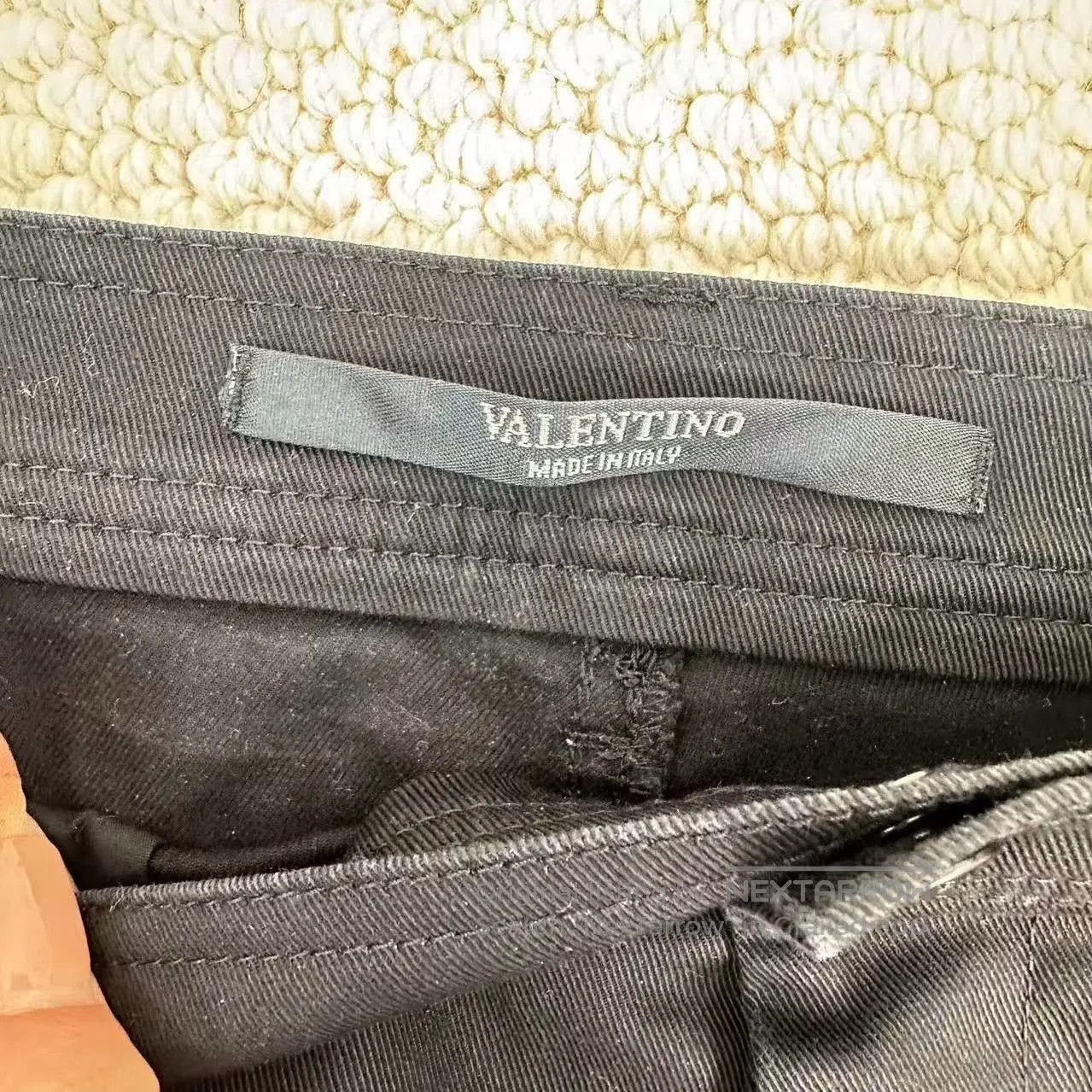 Valentino valentino logo cargo pants in black. Size US 40 / EU 56 - 3 Thumbnail