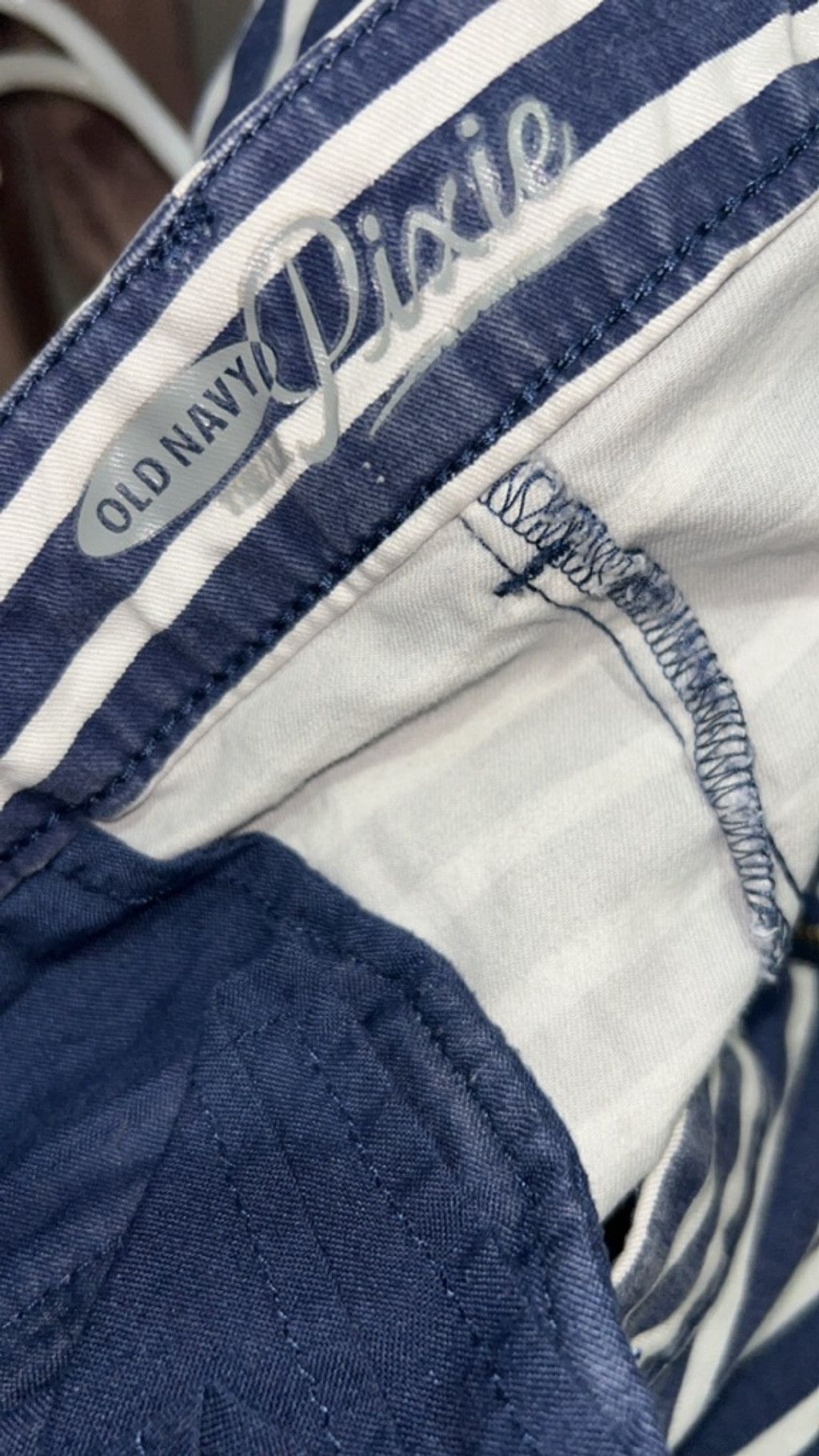 Old Navy Women's Old Navy Blue White Striped Pixie Shorts Size 12 Size 34" / US 12 / IT 48 - 4 Thumbnail