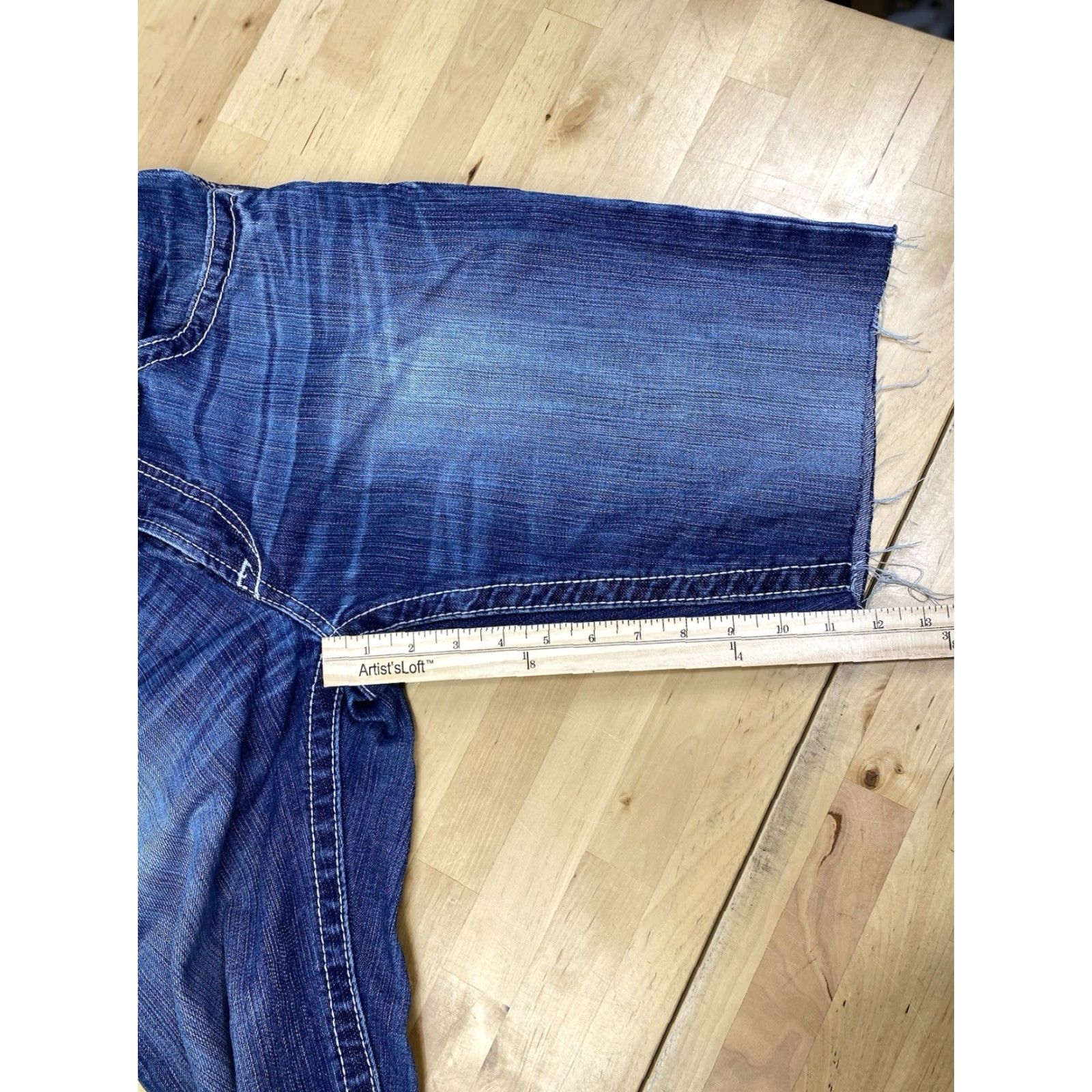 Ariat Ariat Denim Short Shorts Mens 30 Cut Off Relaxed 5-Pocket Flat Front Raw Hem Casual Blue Vintage No M4 9777 Size US 30 / EU 46 - 6 Thumbnail
