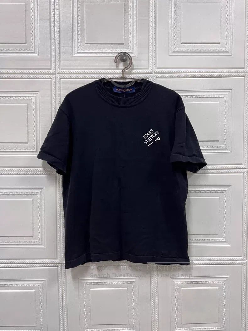 Louis Vuitton Louis Vuitton Black pin short sleeve Size US XS / EU 42 / 0 - 1 Thumbnail