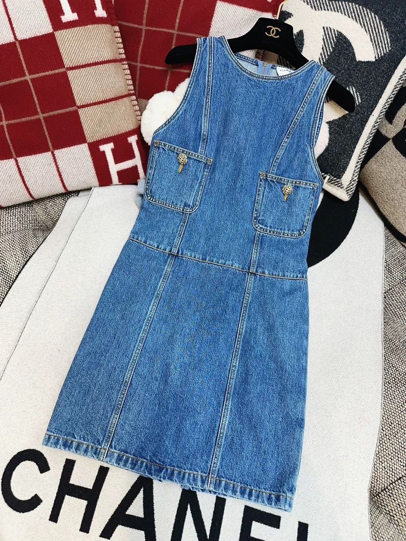 Chanel Chanel 22k jewel buckle blue denim sleeveless dress Size XXS / US 00 / IT 34 - 3 Thumbnail