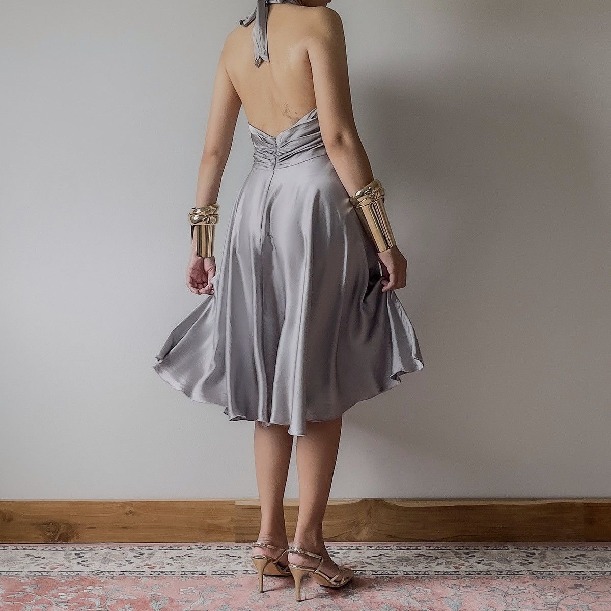 Vintage Vintage Romantic Gray Silk Open Back Dress (Medium) Size L / US 10 / IT 46 - 11 Thumbnail