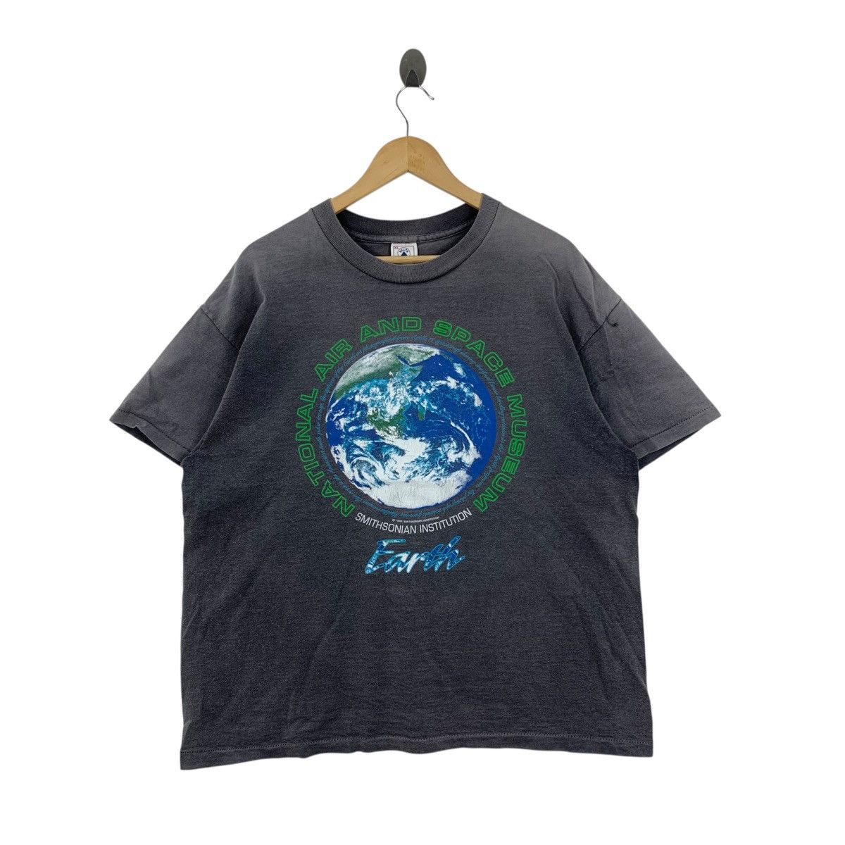 Vintage Vintage 90s SMITHSONIAN INSTITUTION Air And Space Tshirt Size US XL / EU 56 / 4 - 1 Thumbnail