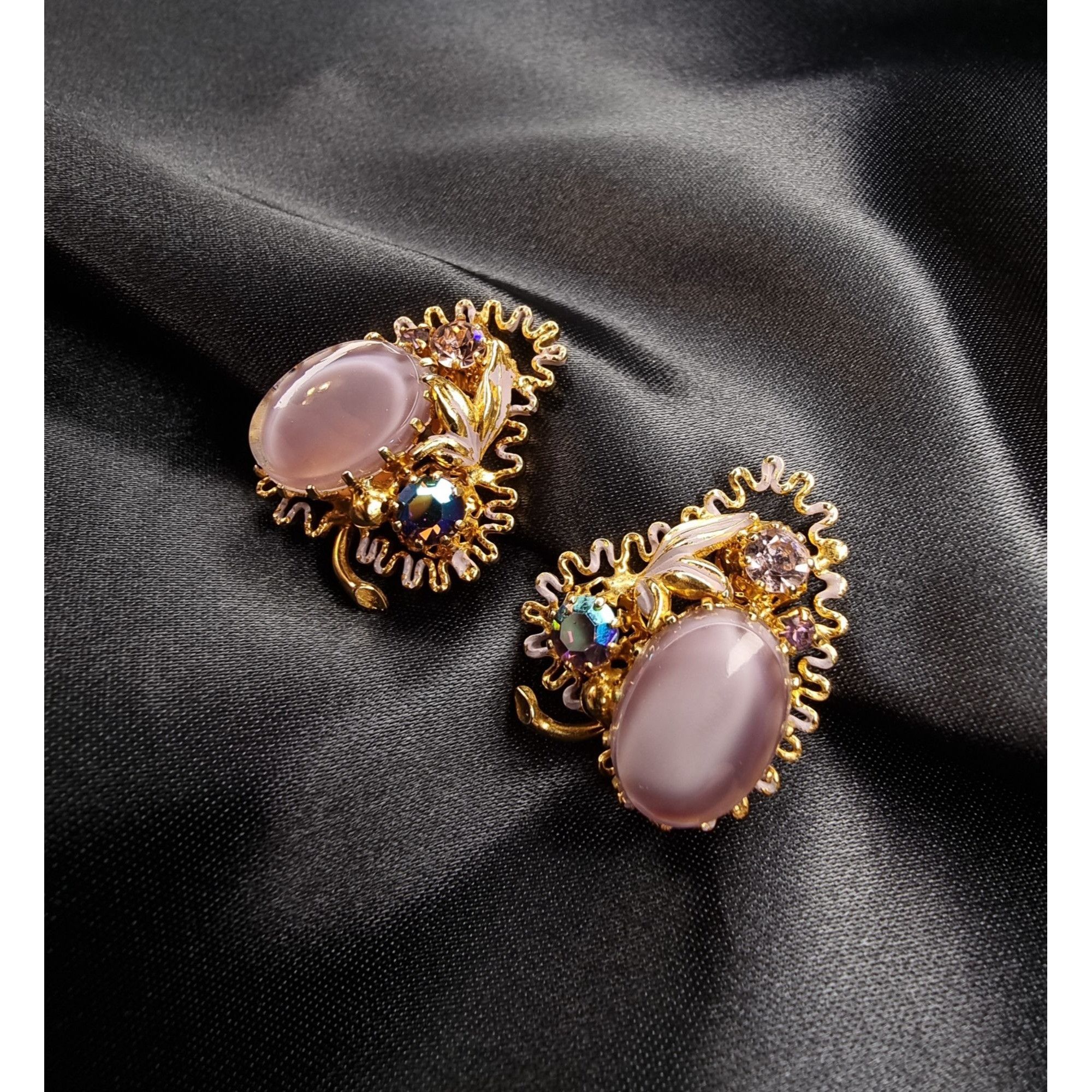 Vintage Vintage Austria Gold Clip-On Earrings With Lavender Cabochon Size ONE SIZE - 3 Thumbnail