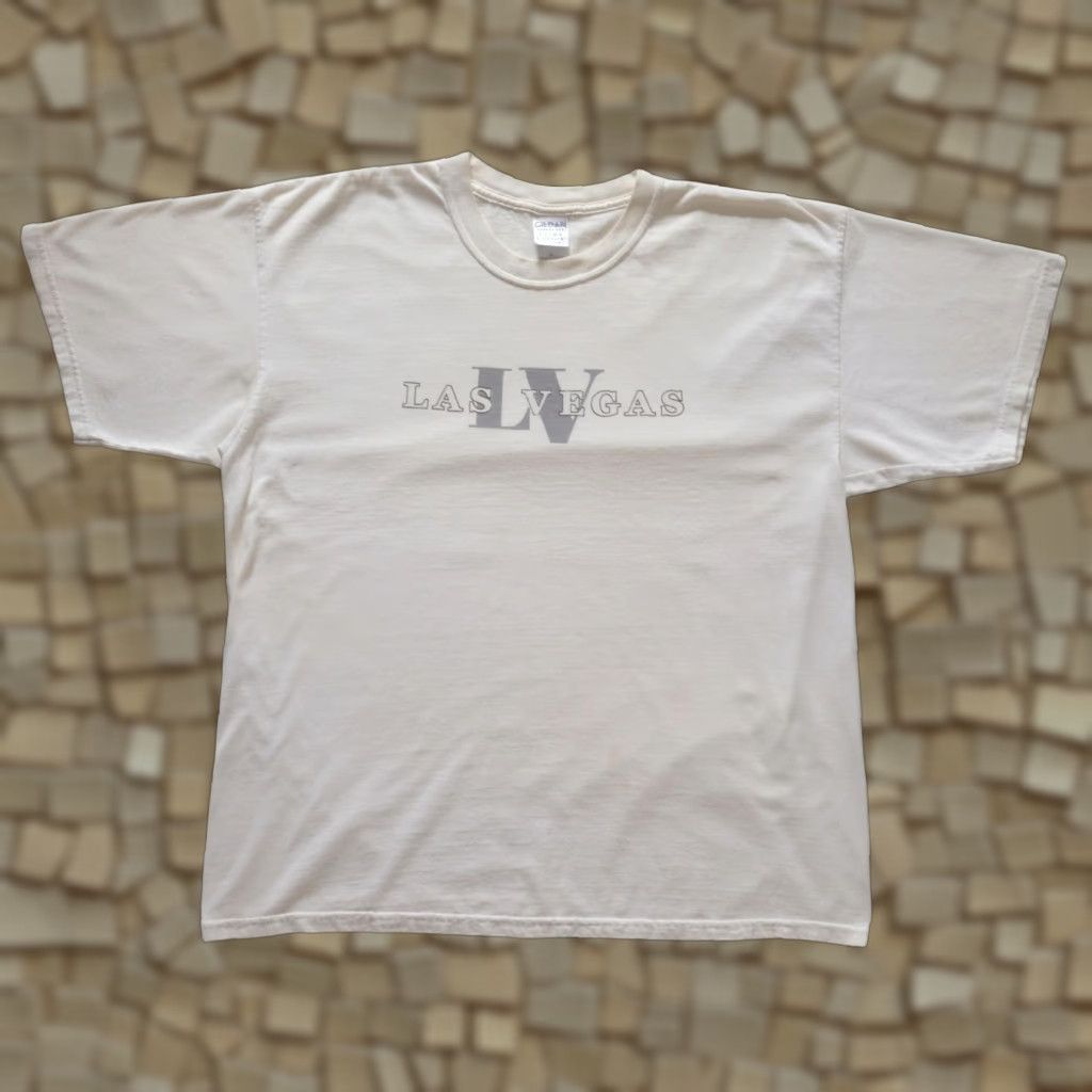 Gildan VINTAGE Gildan T-Shirt LAS VEGAS USA 90s Y2K RETRO 100% COTTON GRAPHIC TAN XL Mens Shirts Size US XL / EU 56 / 4 - 1 Thumbnail