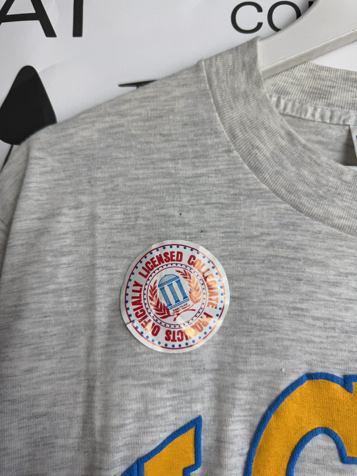 Vintage Vintage 90s UCLA DEADSTOCK single stitch t-shirt L usa DSWT Size US L / EU 52-54 / 3 - 4 Thumbnail