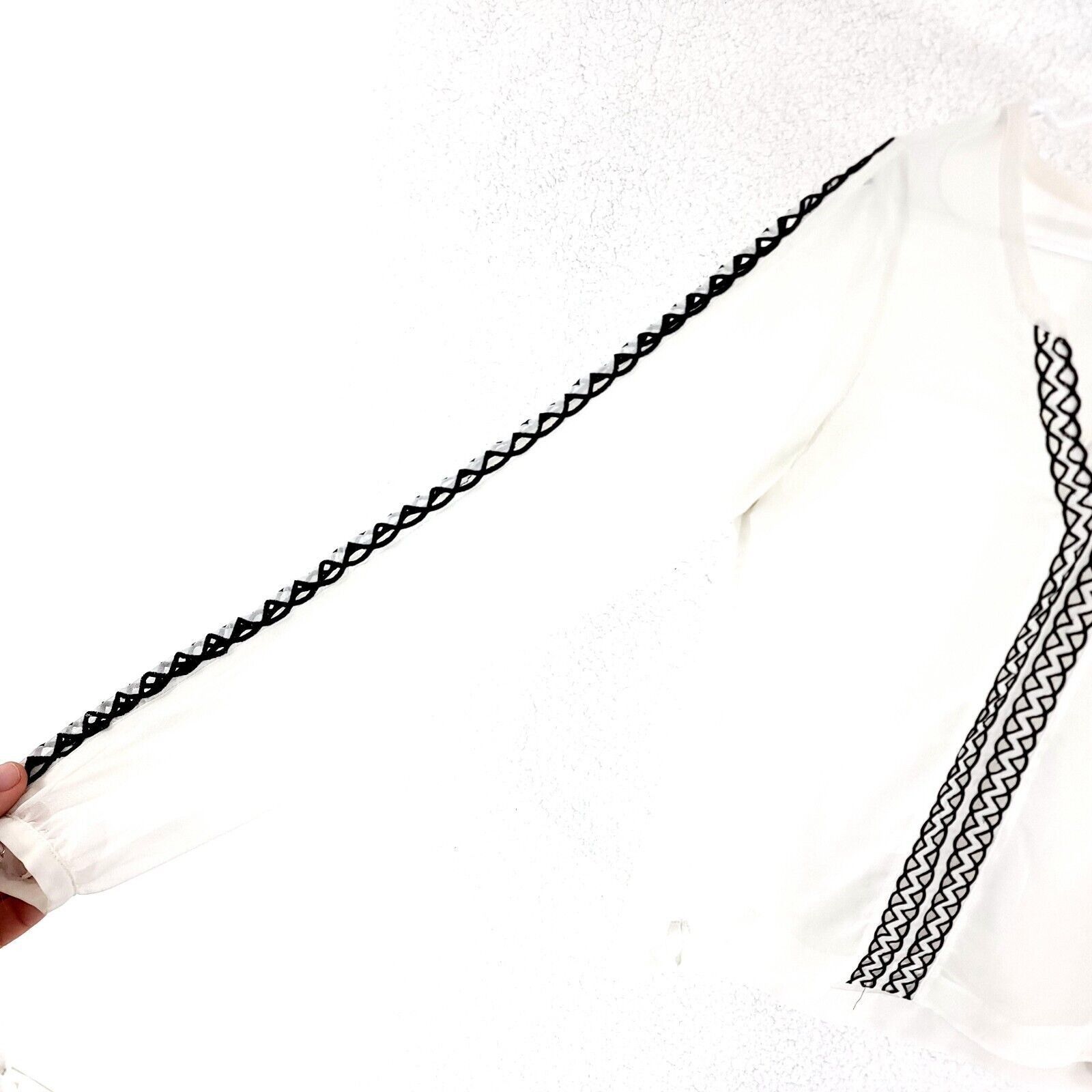 White House Black Market White House Black Market Sheer White Black V-Neck Blouse Siz Size XS / US 0-2 / IT 36-38 - 2 Thumbnail