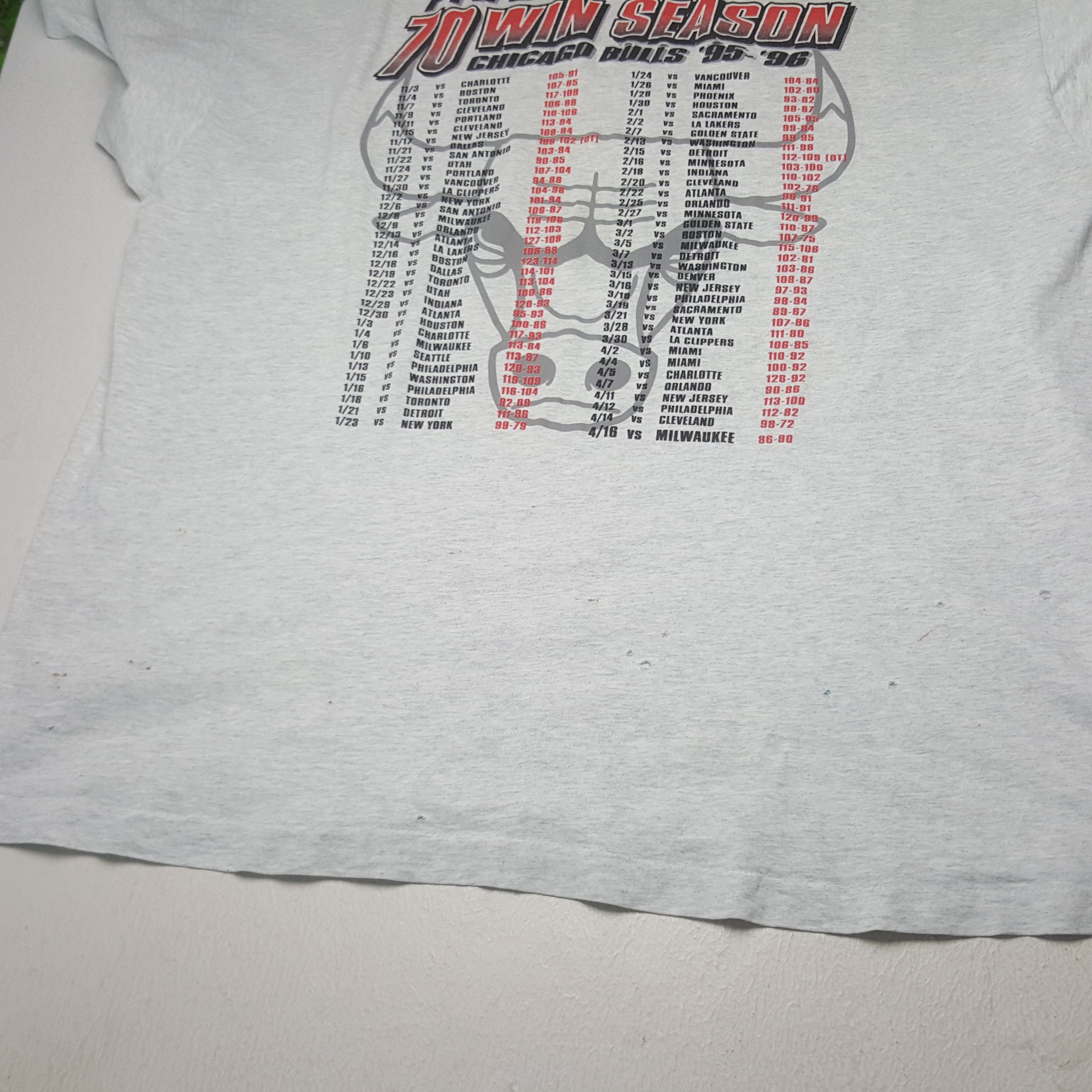 Other Vintage Chicago Bullls 10 Season T-shirt Size US XXL / EU 58 / 5 - 9 Thumbnail