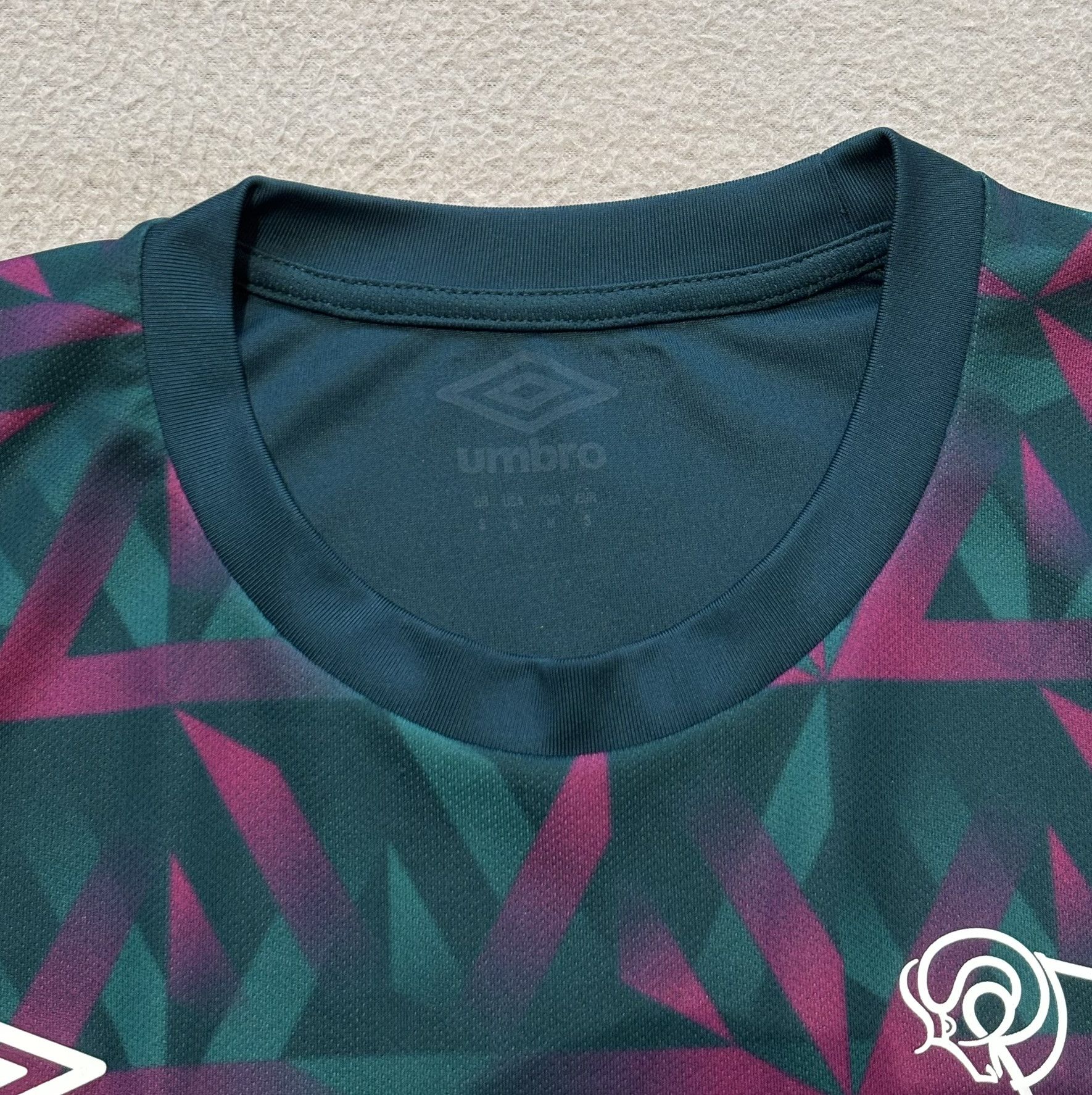 Umbro Derby County 2022/2023 Umbro Goalkeeper Jersey Size S Size US S / EU 44-46 / 1 - 17 Thumbnail