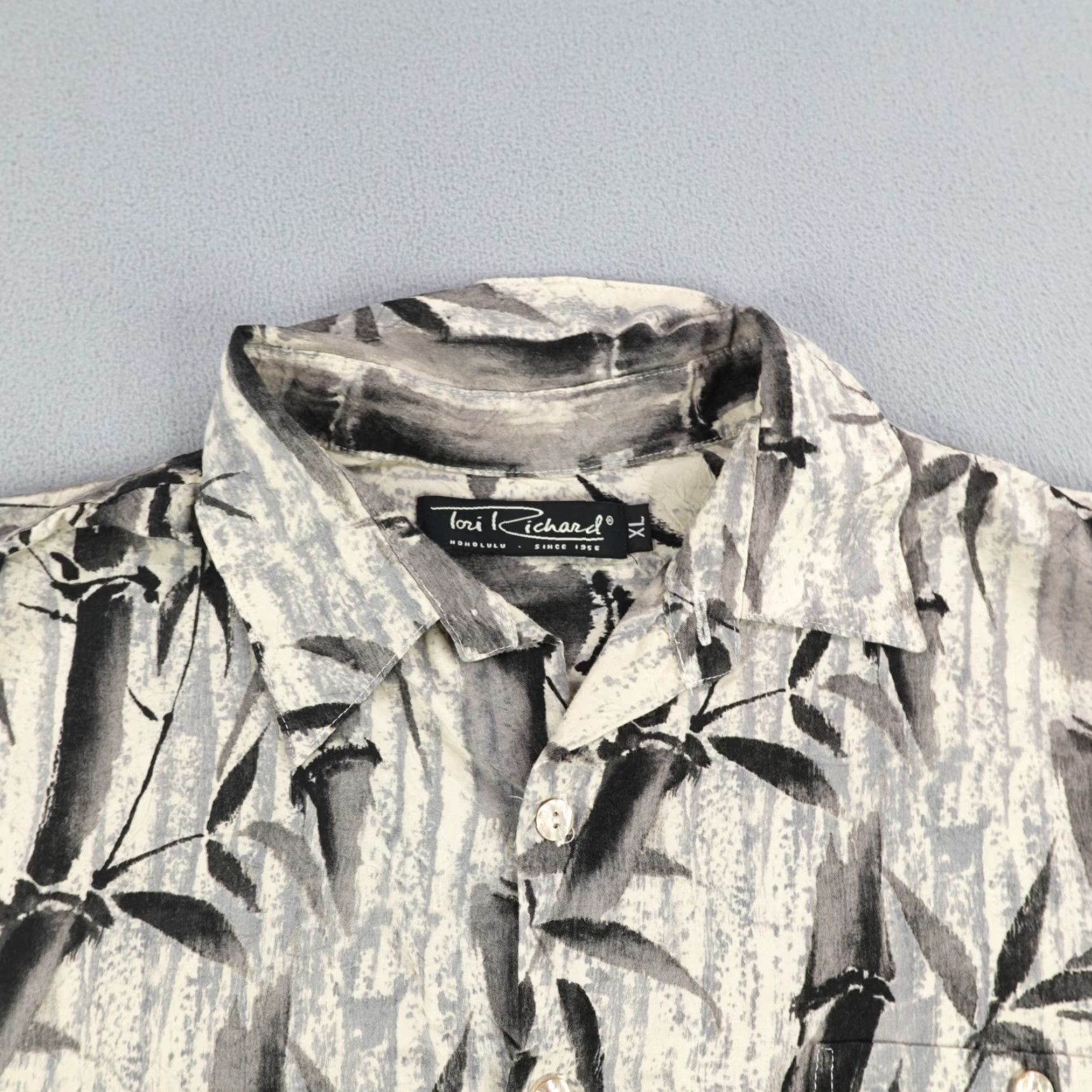 Tori Richard Tori Richard Shirt Men XL Beige Gray Floral Leaves Hawaiian Aloha Camp Button Up Size US XL / EU 56 / 4 - 2 Thumbnail