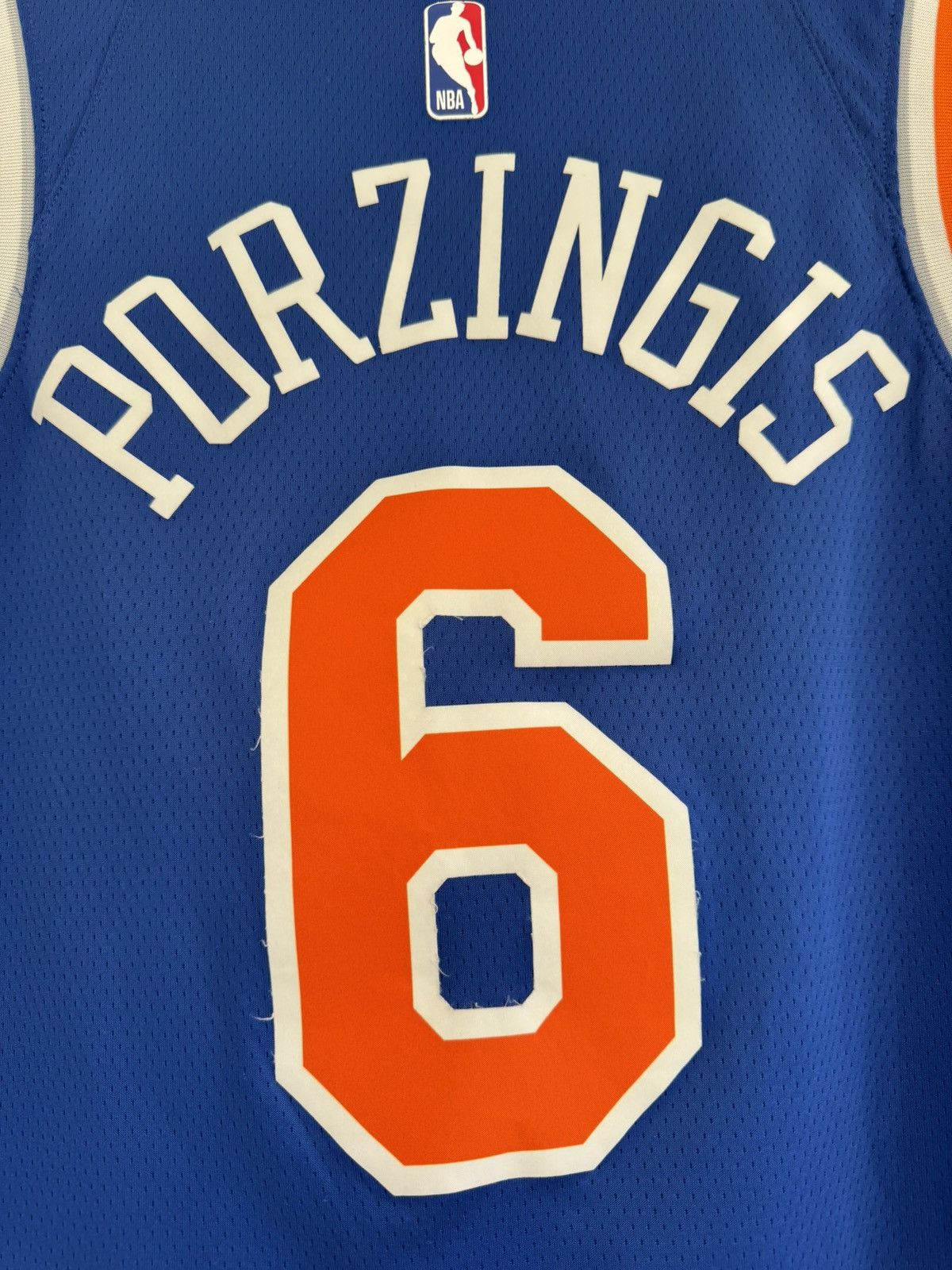 Nike Porzingis #6 New York Knicks Basketball Jersey NBA Shirt Kit Size US M / EU 48-50 / 2 - 7 Thumbnail