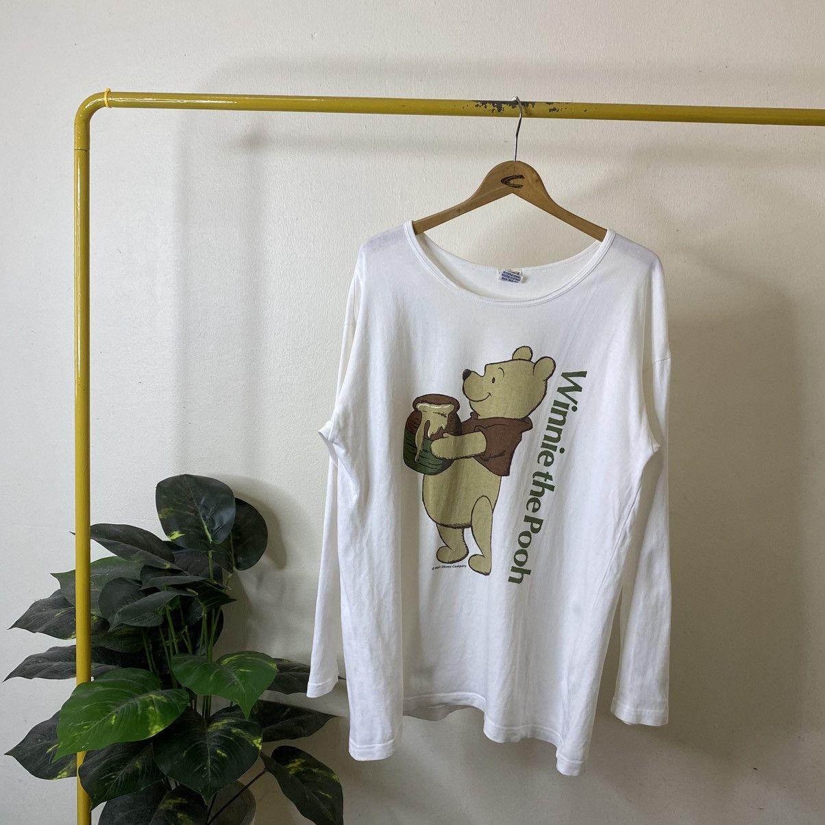 Vintage 1990s Walt Disney Company Winnie The Pooh Cartoon LS Tshirt Size US L / EU 52-54 / 3 - 1 Thumbnail