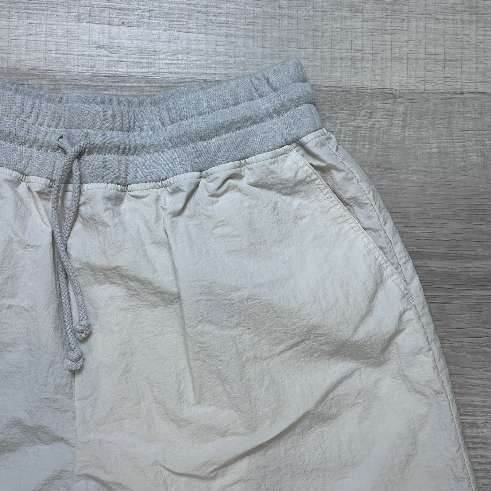 Fabletics Fabletics Womens Jemma Shorts XL Soft Gray Lined Elastic Size 28" / US 6 / IT 42 - 4 Thumbnail