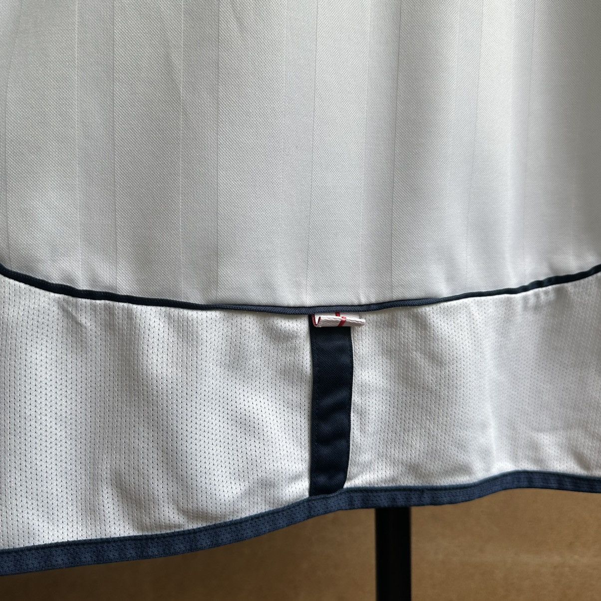 Umbro Vintage Umbro England 2001/03 Home Soccer Jersey FIFA 5-1 Size US L / EU 52-54 / 3 - 11 Thumbnail