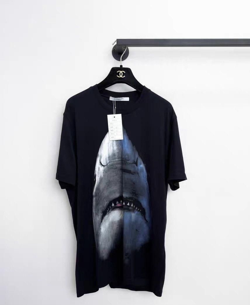 Givenchy Givenchy classic shark print short-sleeved shirt Size US L / EU 52-54 / 3 - 1 Thumbnail
