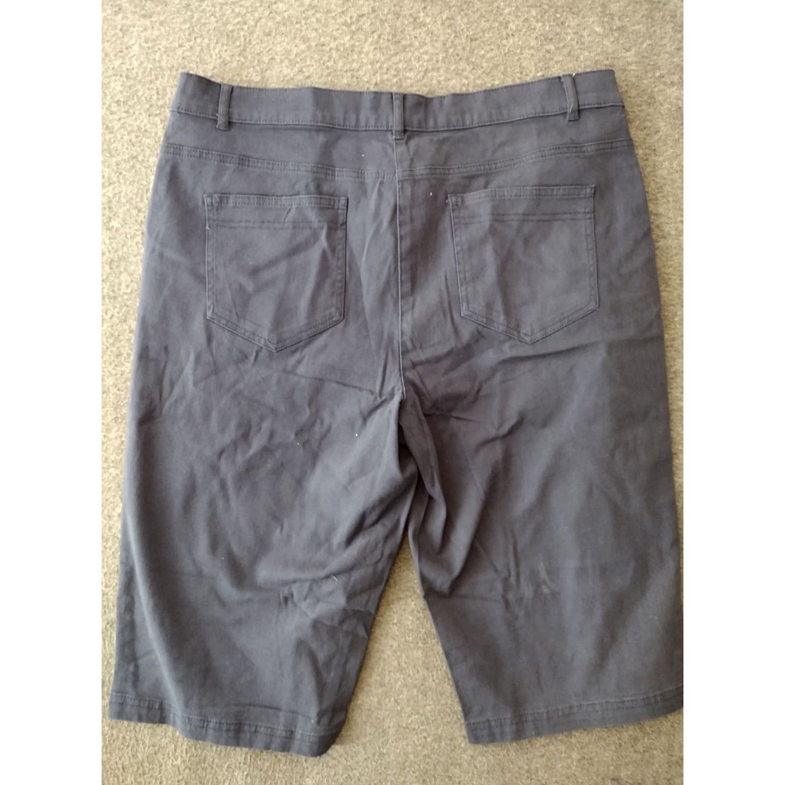 Vintage Bexley's Woman Cotton Relaxed Chino Long Shorts Classic Grey 44 Women Shorts Plus Gray Chino 90s Outdoor Mens Womens Size 30" / US 8 / IT 44 - 2 Thumbnail