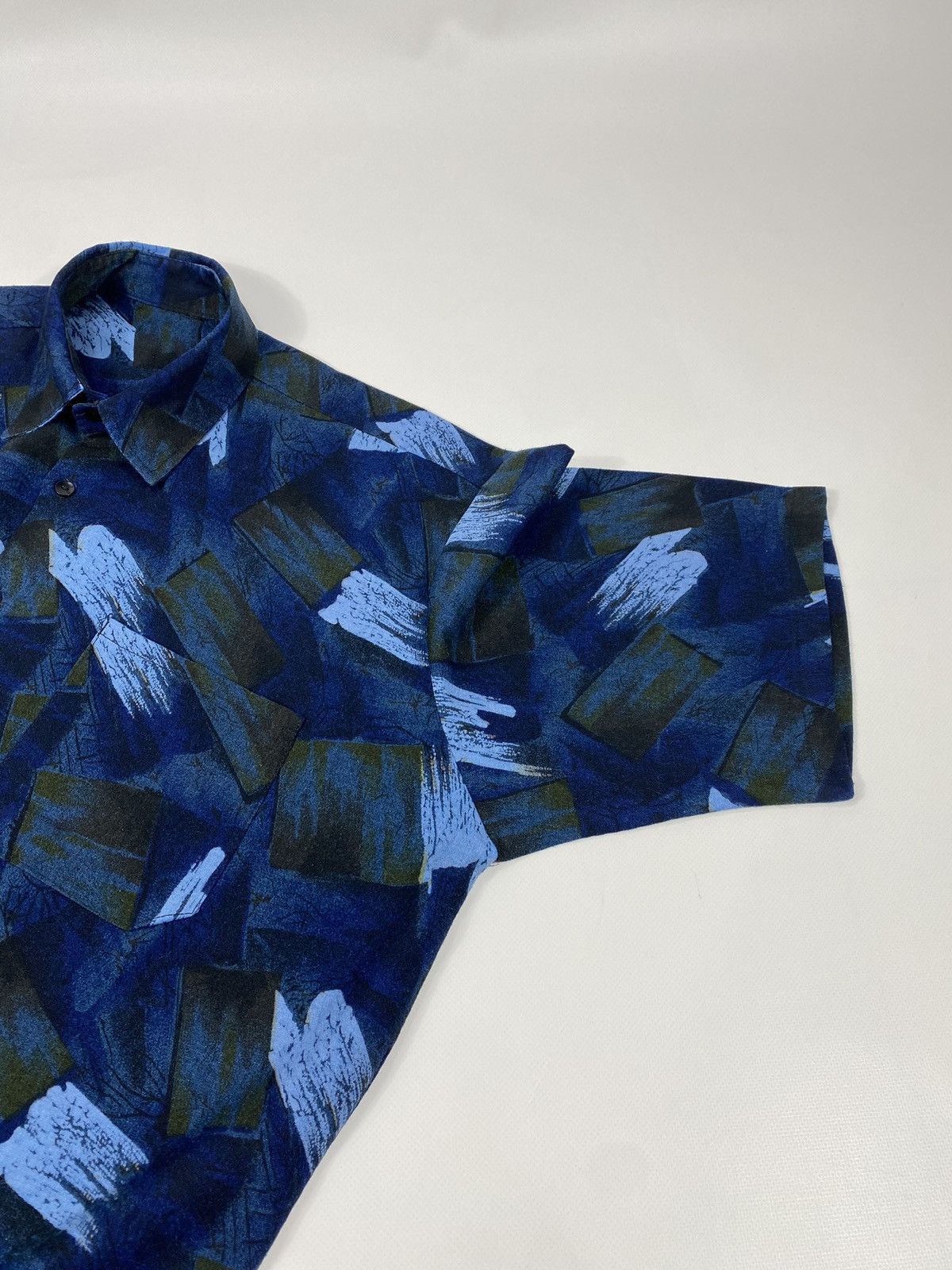 Vintage Vintage 90s Crazy Abstract Hawaiian Festival Party Shirt Size US XL / EU 56 / 4 - 4 Thumbnail