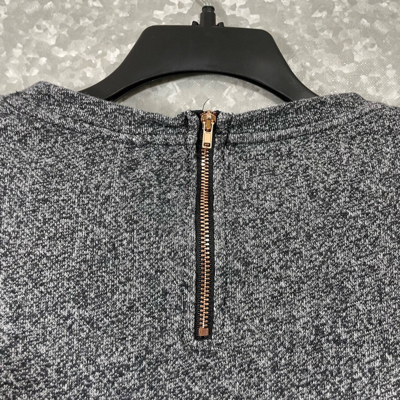 H&M H&M Gray Marled Back Zipper Cropped Sweatshirt - Size Medium Size M / US 6-8 / IT 42-44 - 6 Thumbnail