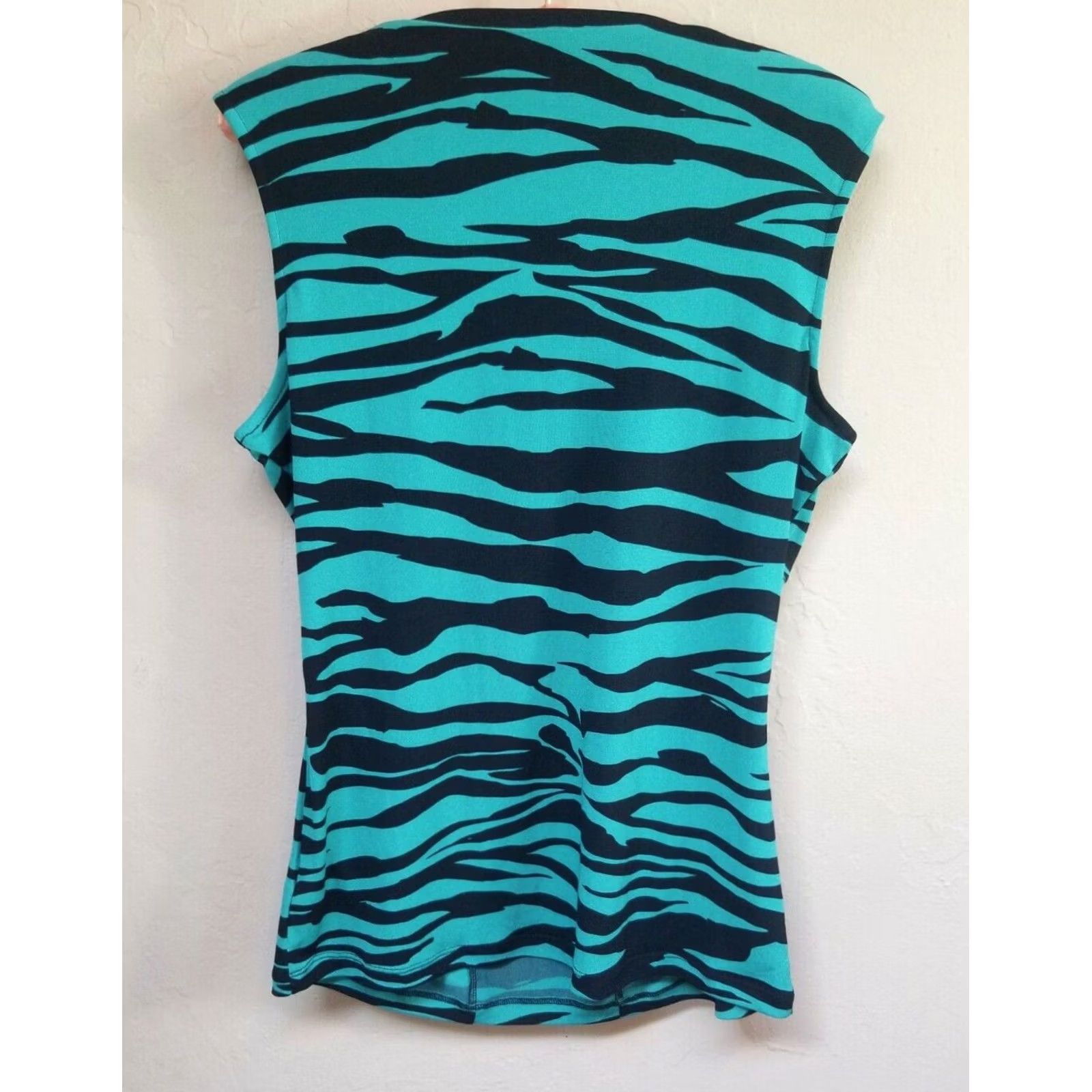 Nicole Miller Nicole Miller Solaris Skin Knot Front Womens Sleeveless Top M Multicolor Knit V-Neck Cap Sleeve Lightweight Stretch Casual Shirt Size M / US 6-8 / IT 42-44 - 2 Thumbnail