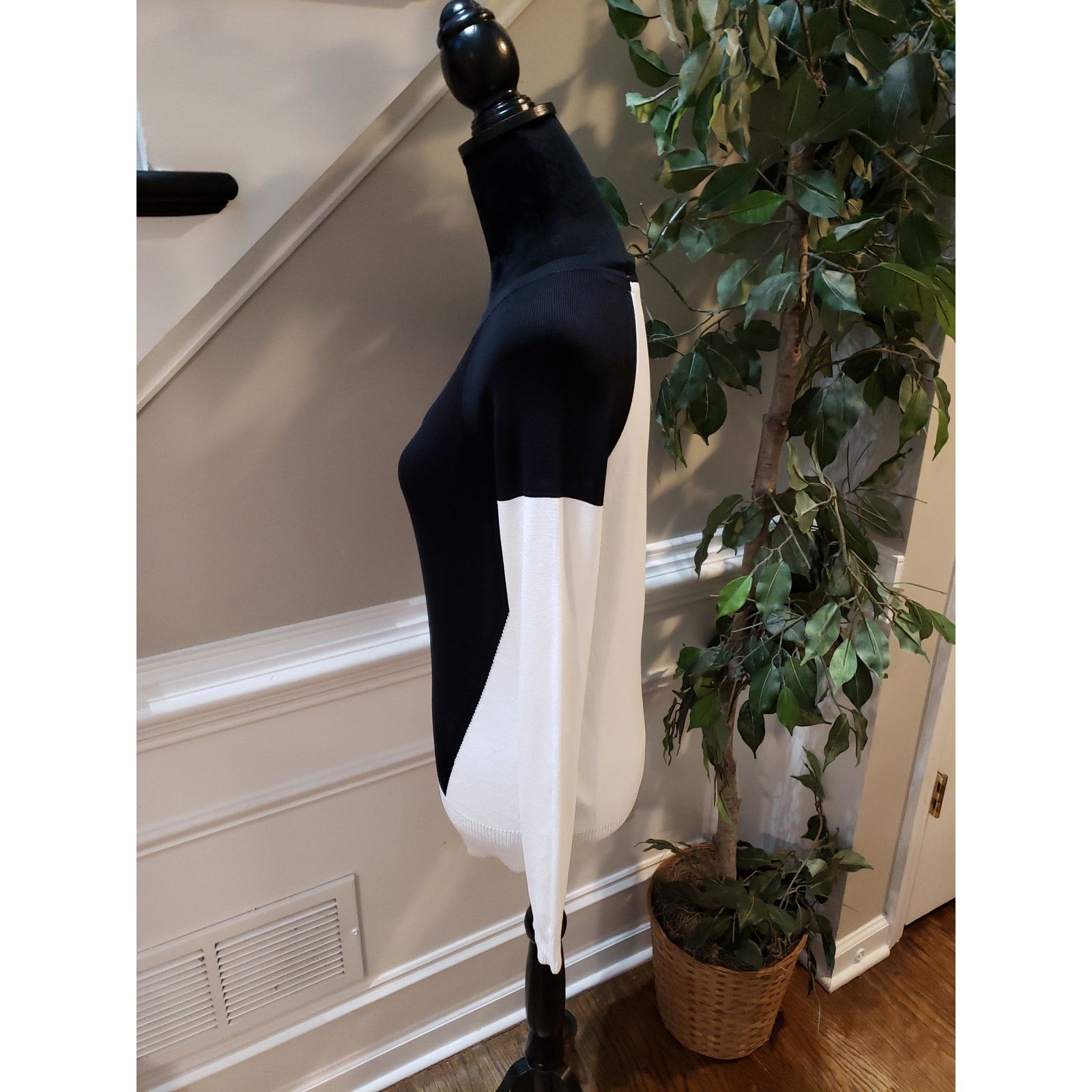 Topshop Topshop Sweater Size 2 Black White Colorblock Knit Pullover Size XS / US 0-2 / IT 36-38 - 5 Thumbnail